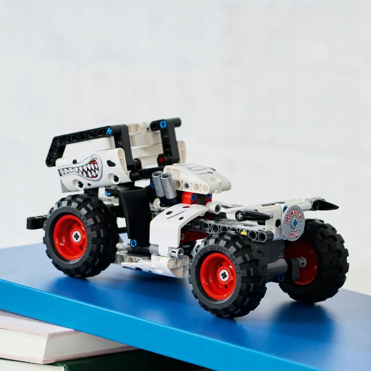 LEGO TECHNIC KLOCKI LEGO MONSTER TRUCK ZESTAW 2w1 WYSOKA JAKOŚĆ DETALI Wiek dziecka 7 lat +