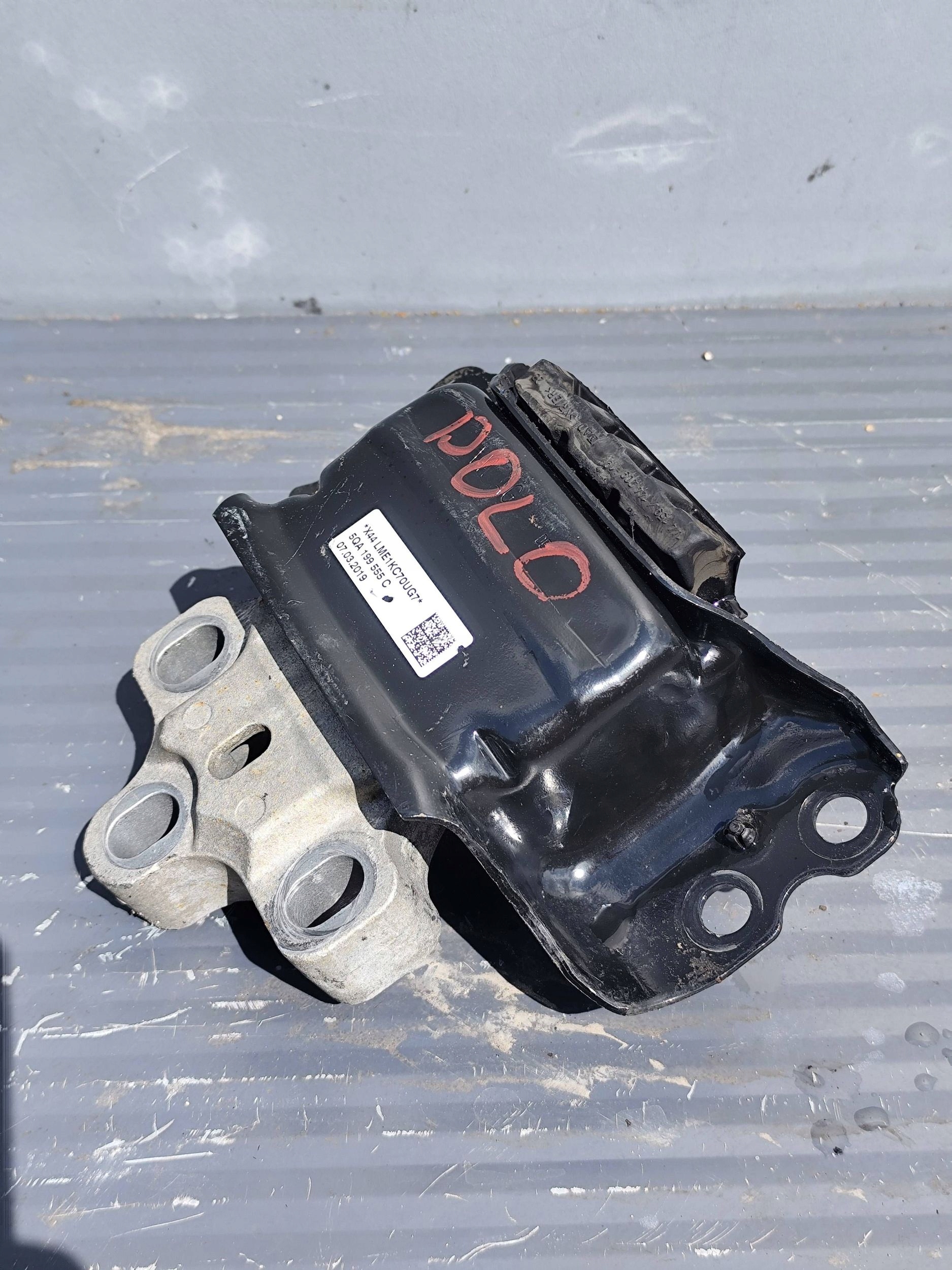 AUDI Q3 II 83A airbag engine mount