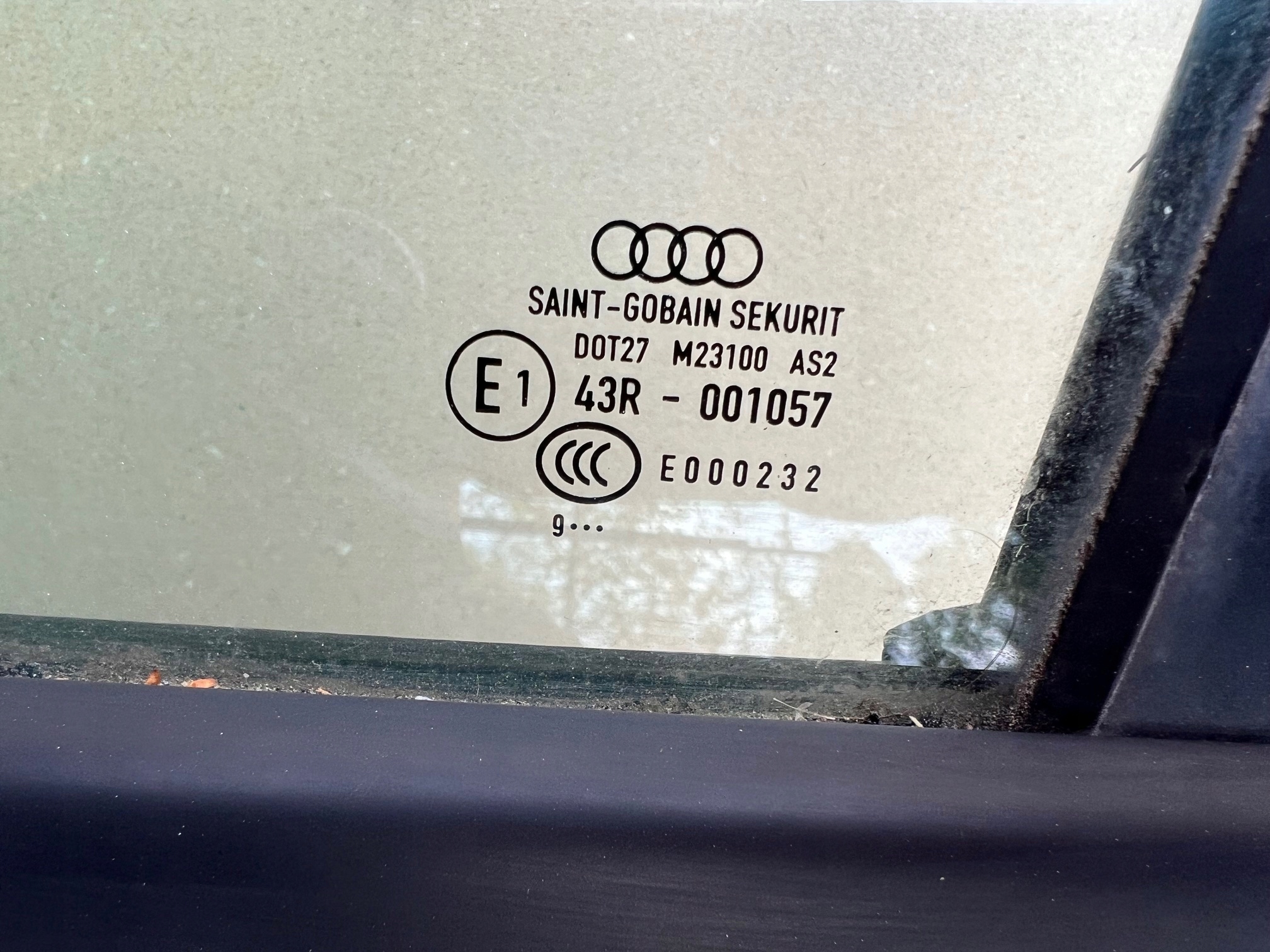 AUDI A3 8P 5D LIFT door left rear. left rear part LZ7H