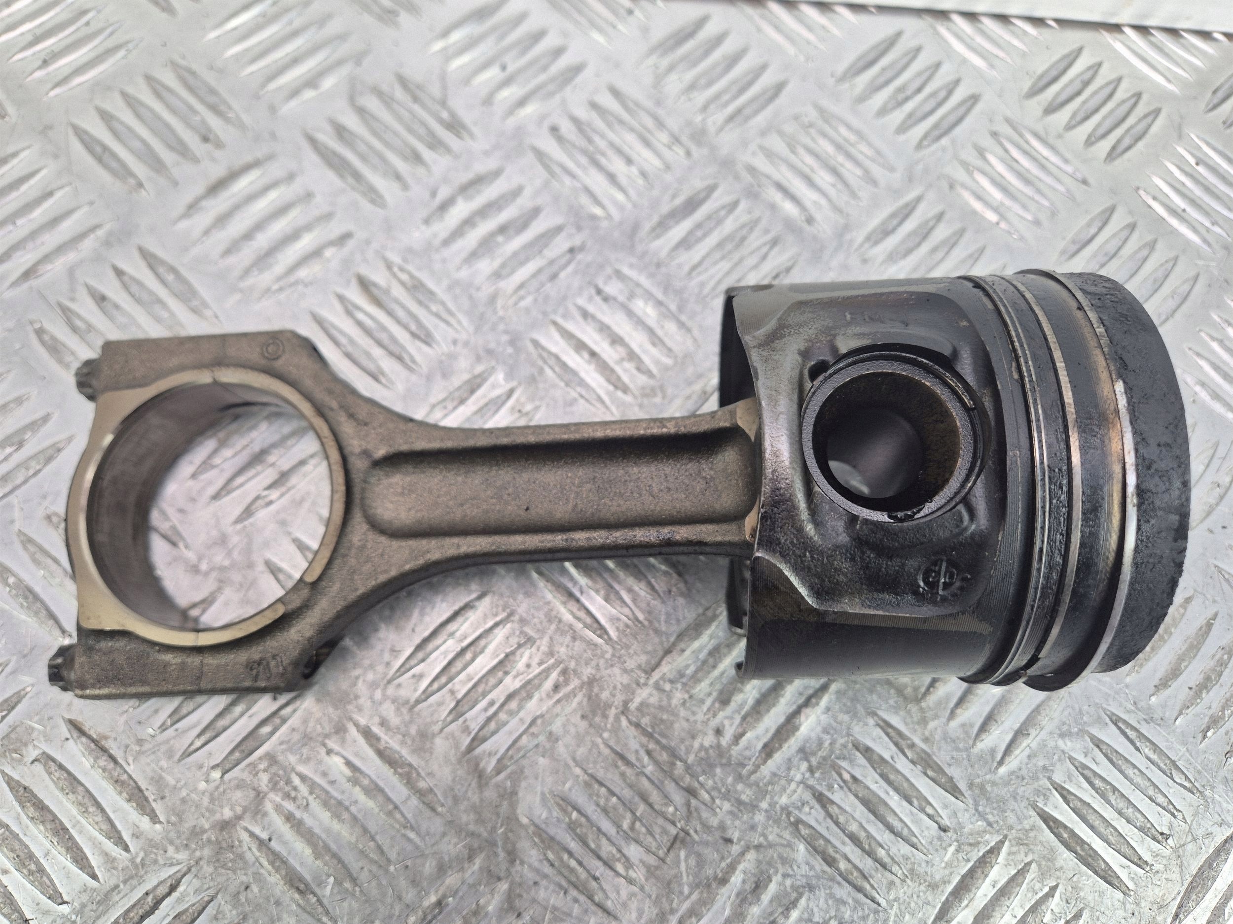 piston avec bielle BMW 3 E90 E91 318d N47D20A 0840BB