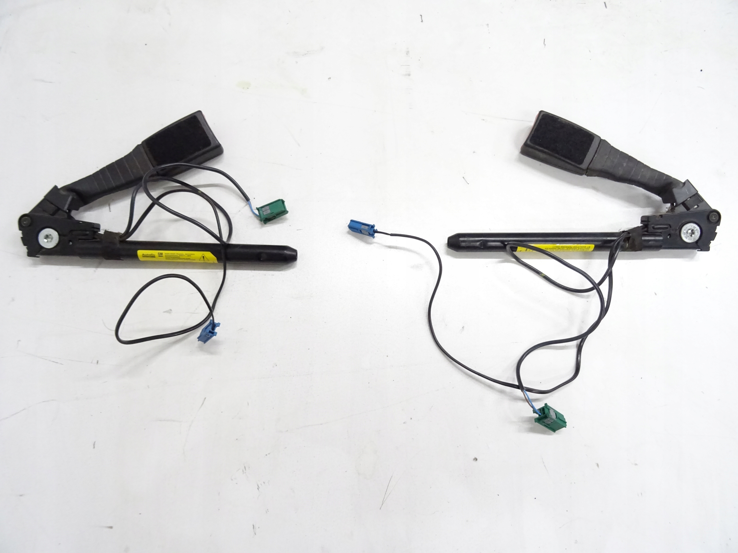 13127268 13127269 - OPEL ZAFIRA B НАТЯЖИТЕЛЬ КРЕПЕЖА РЕМНЯ 2 ЗАГЛУШКИ KPL