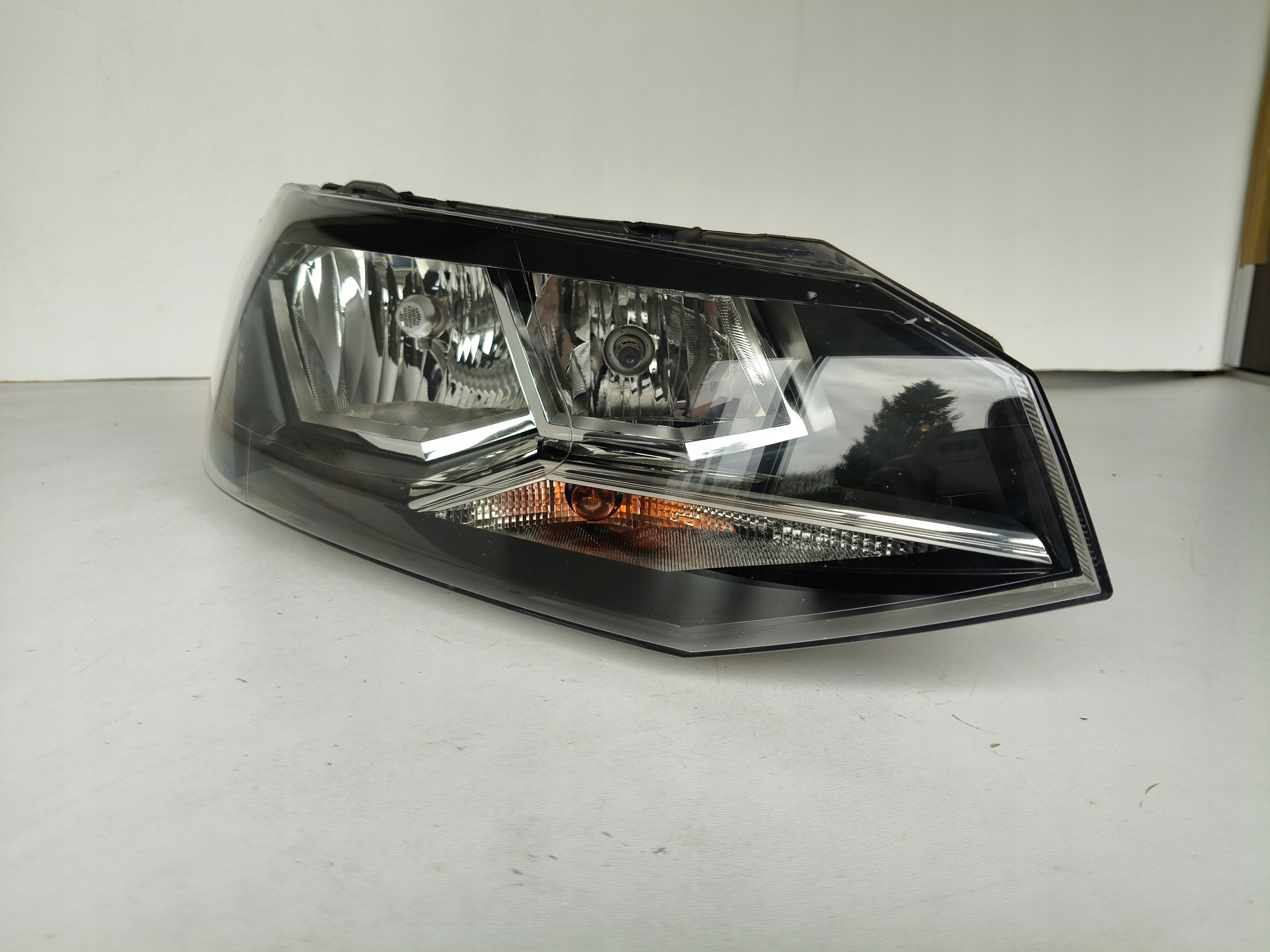 light right REFLEKTOR VW POLO 2G 2G0 17