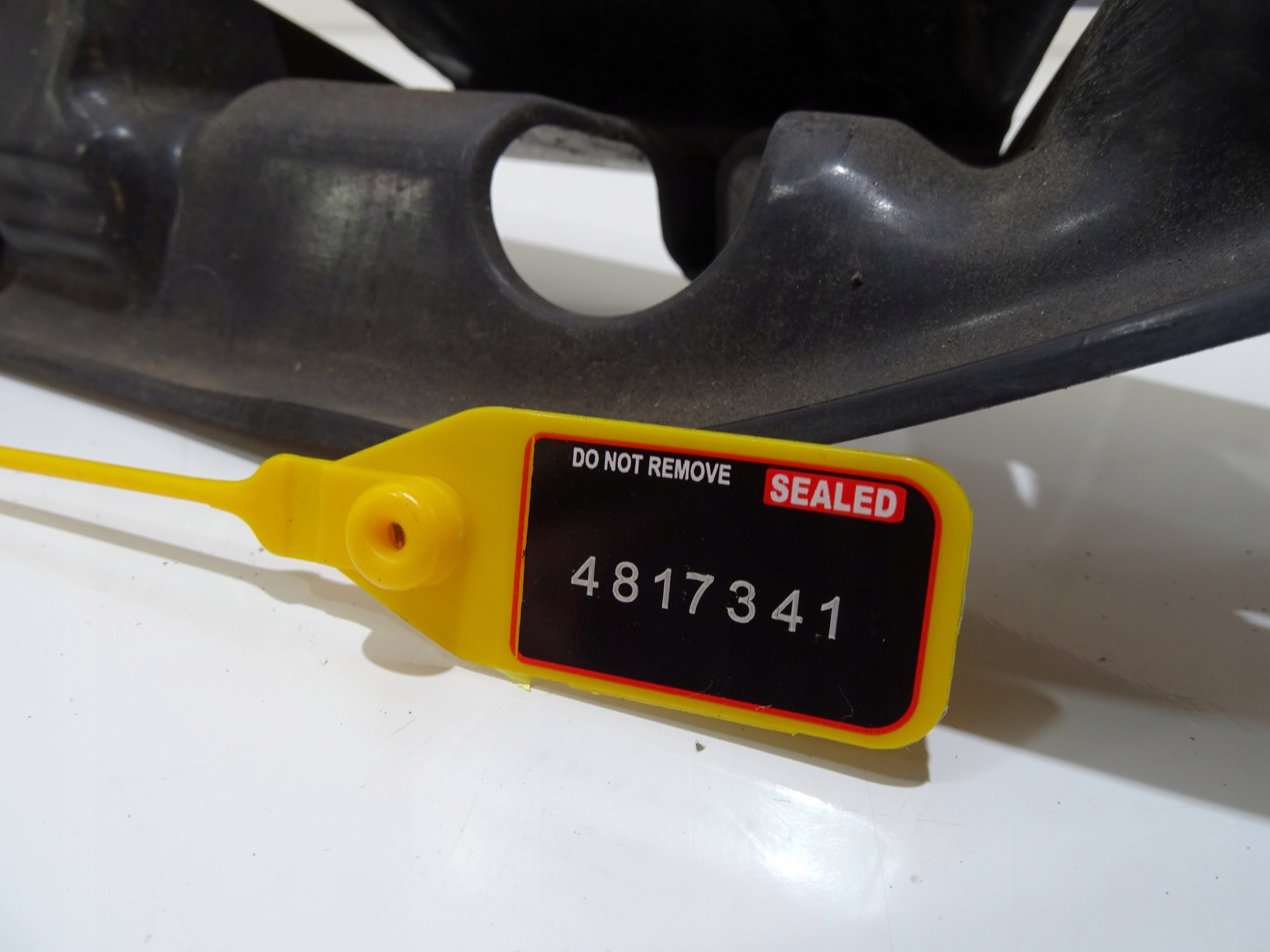 BMW E61 LIFT bumper bracket central rear part 7060797