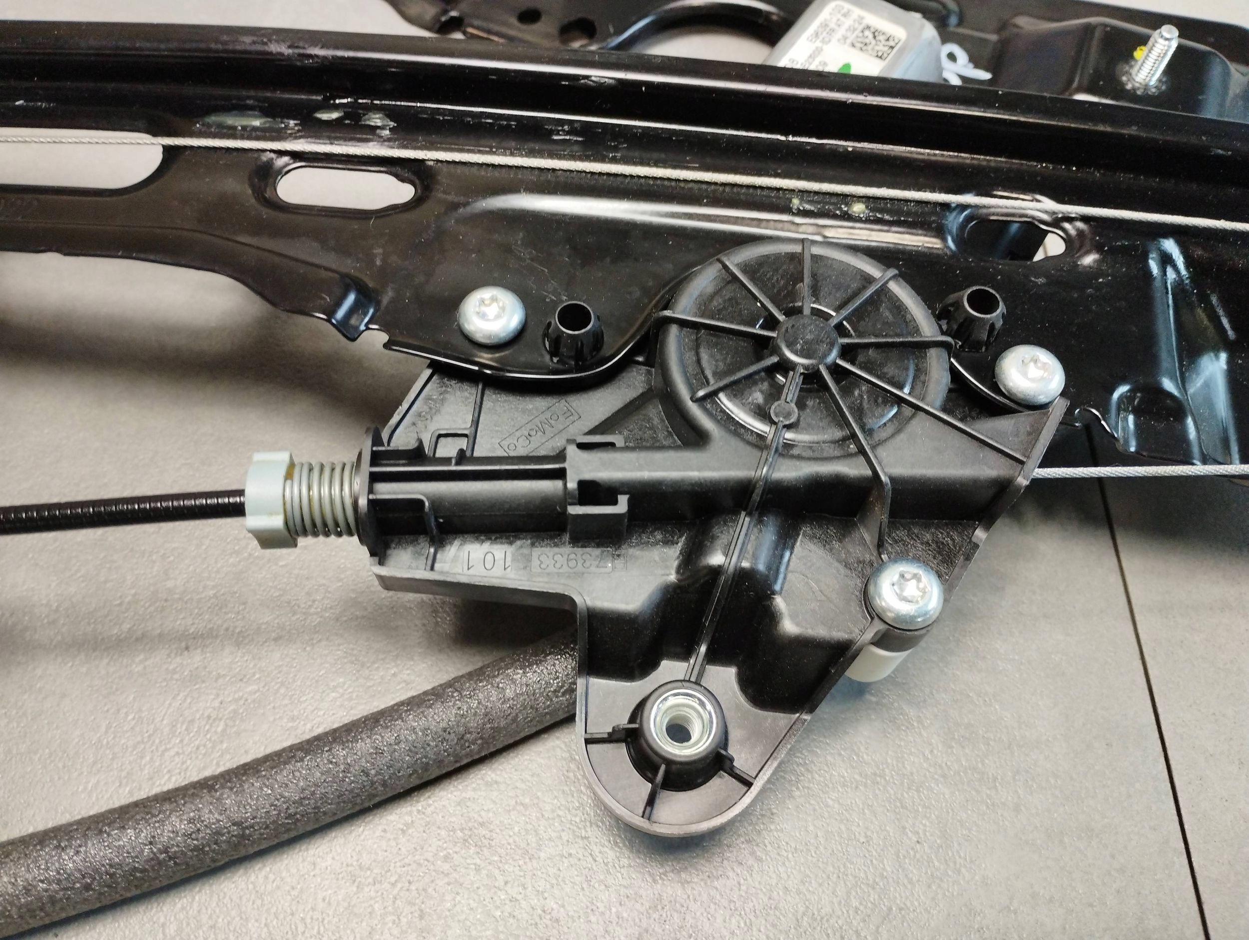 Volkswagen Amarok II 2023 window regulator right front N1WBE23200BD