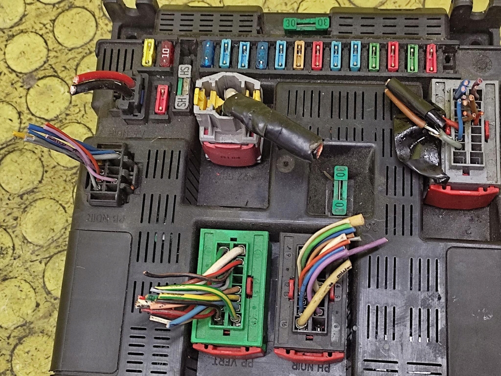 PEUGEOT 307 module compartment BSI 9641079680