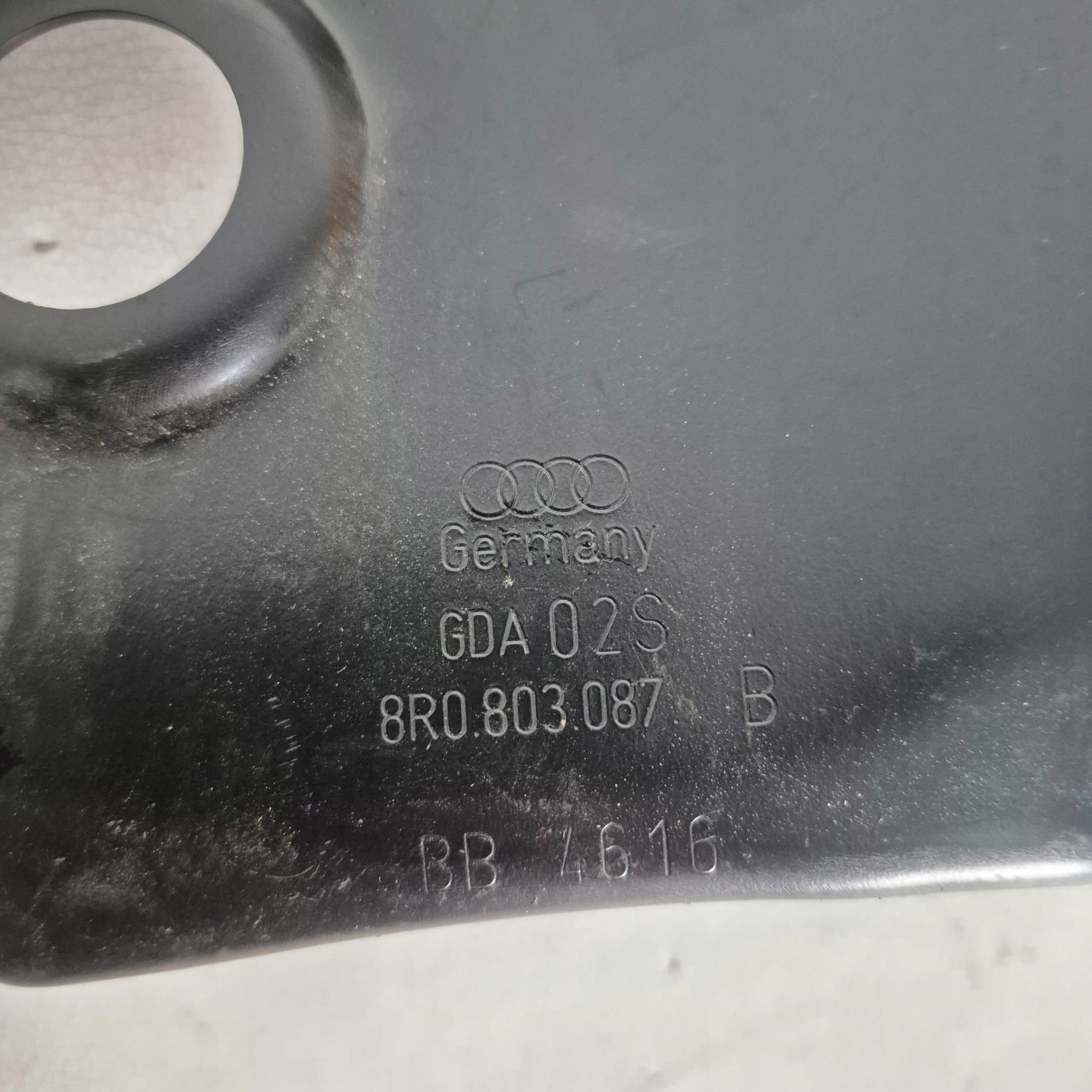 AUDI Q5 8R0 -> Unité d’angle Console Jupes Gauche 8R0803087