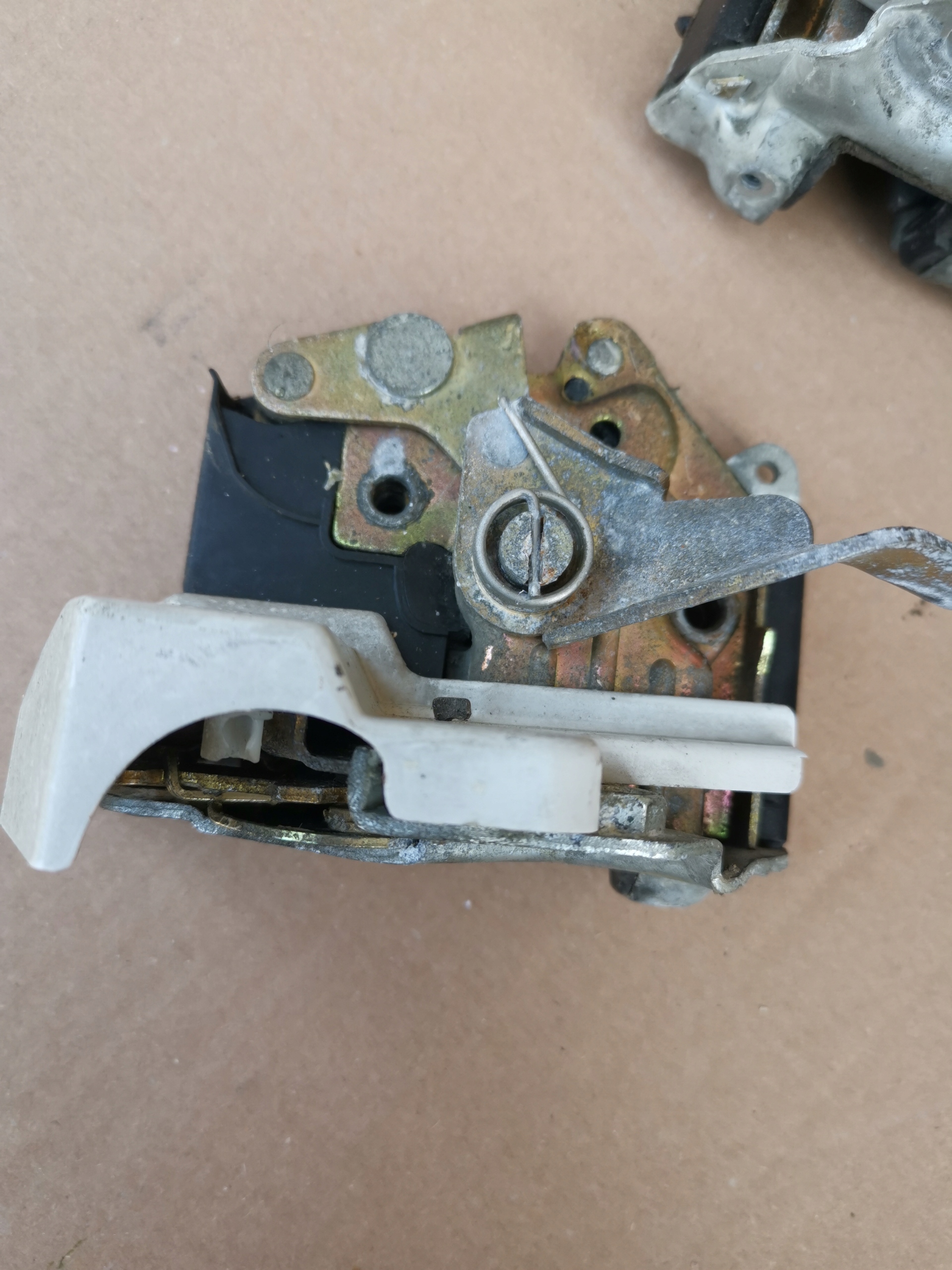lock door left right rear part front MERCEDES W124