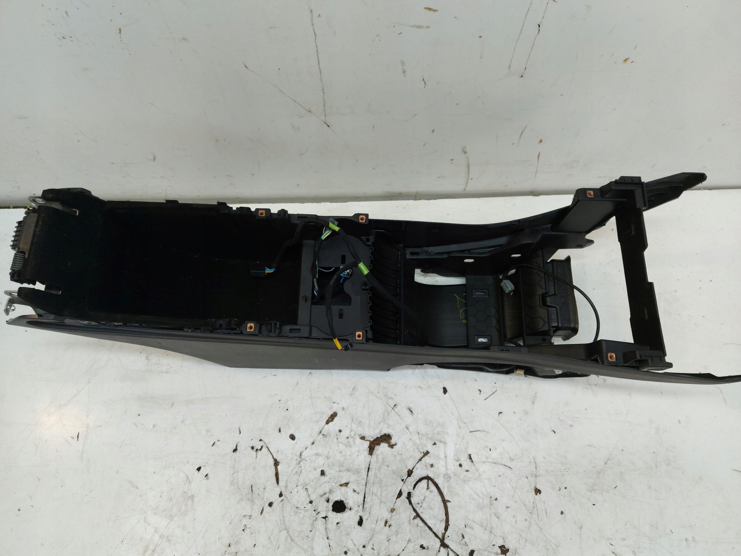 TESLA MODEL 3 tunel mitte Armlehne