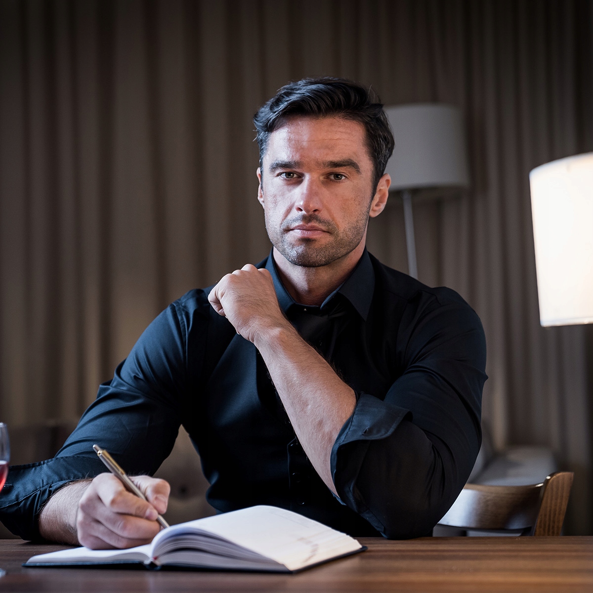 KOSZULA MĘSKA CZARNA ELEGANCKA satynowa elastyczna ROZCIĄGLIWA Slim L Rozmiar L