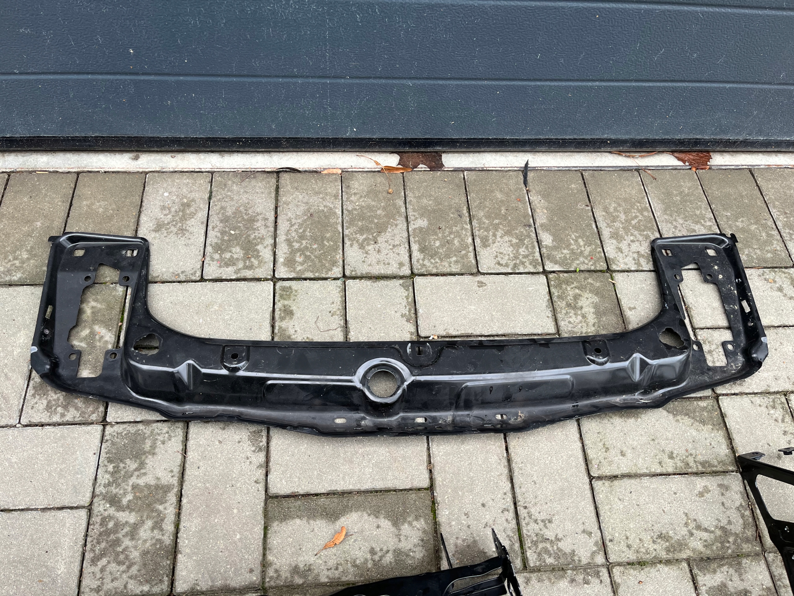 BMW F30 F20 F22 support panel for radiators pillar upper 12