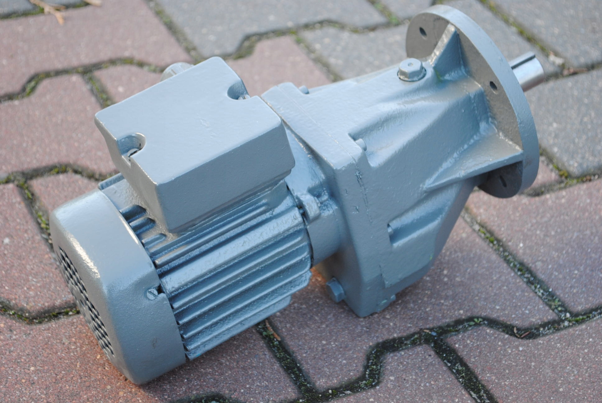 Motoreduktor kołnierzowy 0.12kw. 20obr./min. VEM Kod producenta 121285.017