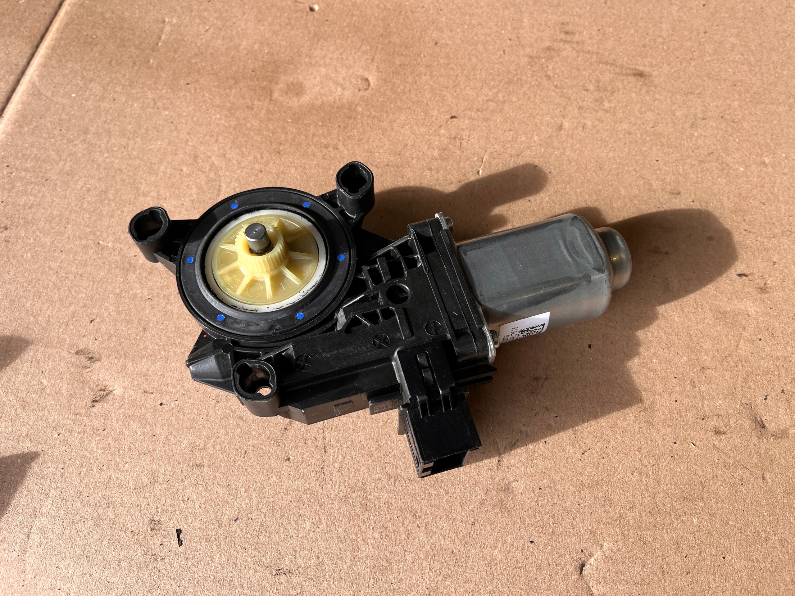 SEAT IBIZA 6J SILNICZEK SZYBY LEWY PRZÓD 6R0959802P Numer katalogowy części 6R0959802P