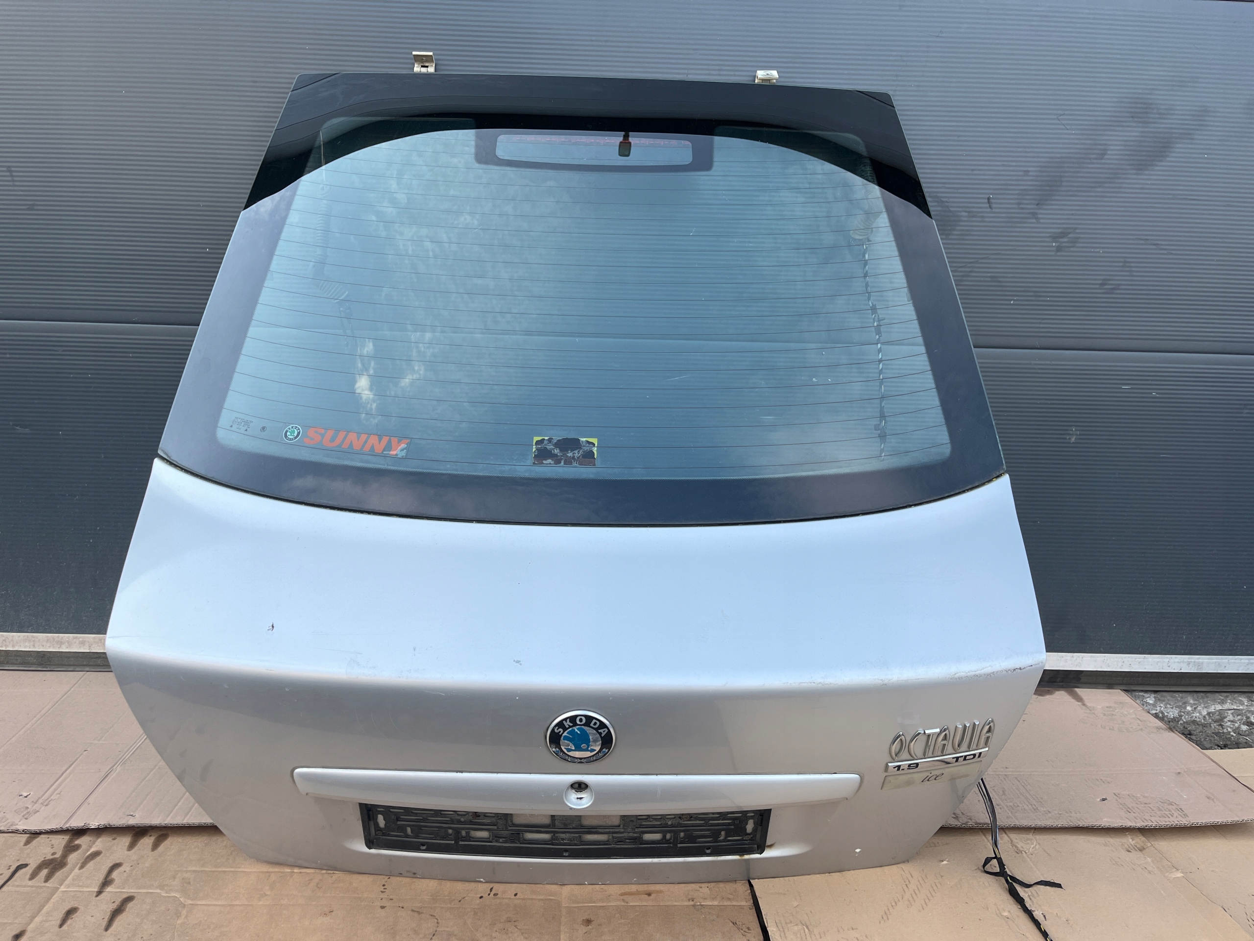 КРИШКА ЗАДНЯ СКЛО ЗАД. ШКОДА OCTAVIA I СРІБНИЙ 1996-2004 HBdrzwi