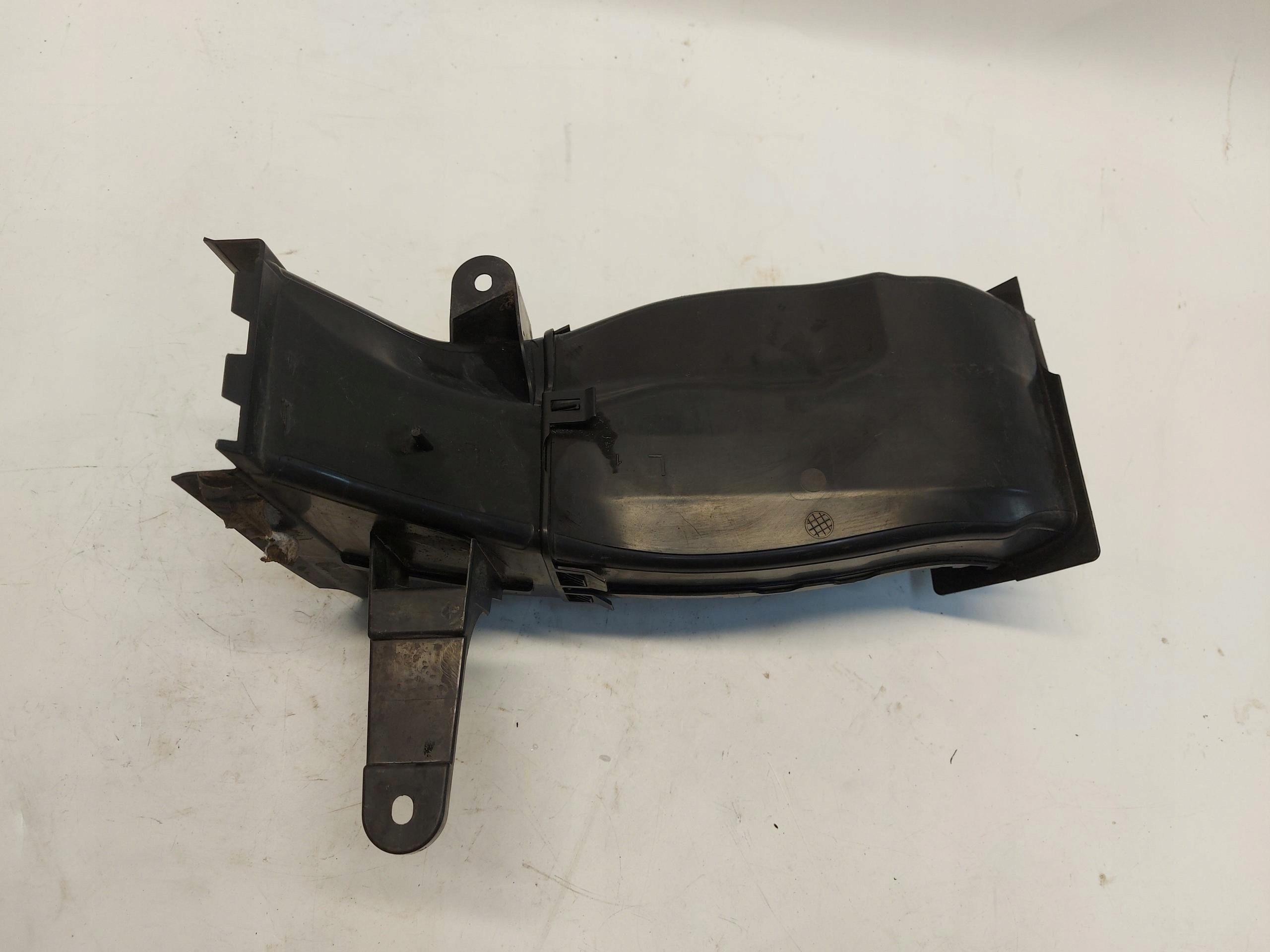 BMW G05 X5 3.0d 2019r. intake drain air left front 7421699