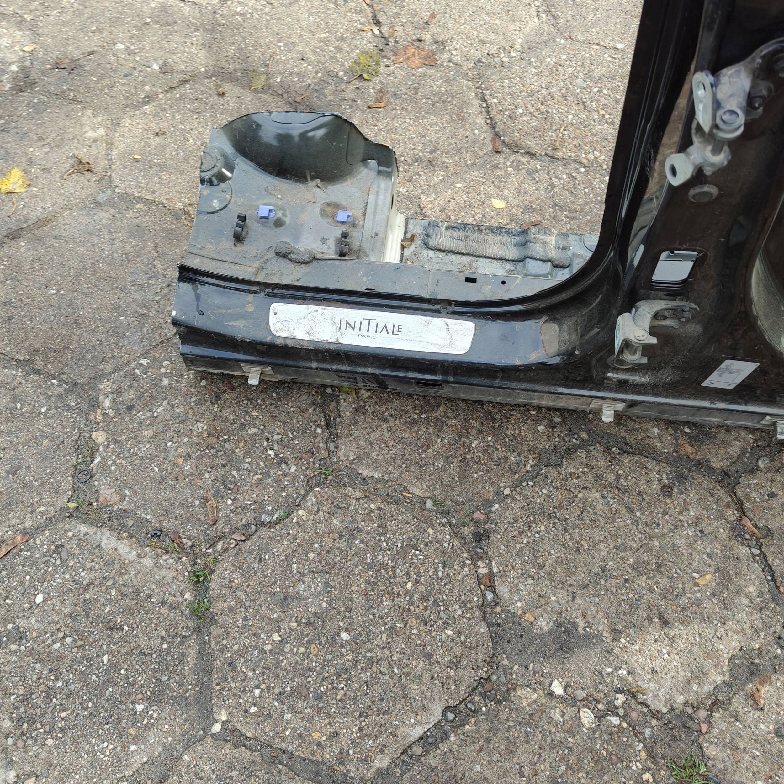 Renault Talisman 2016 right side quarter front threshold sedan