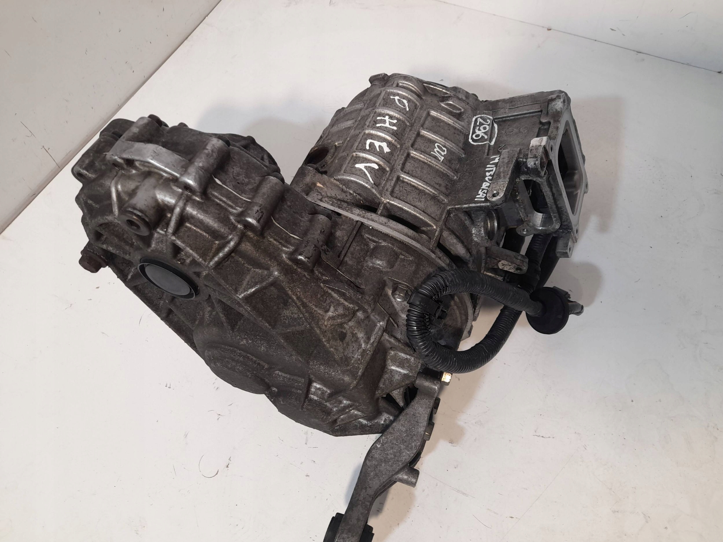 Mitsubishi Outlander PHEV differential diff rear (296)