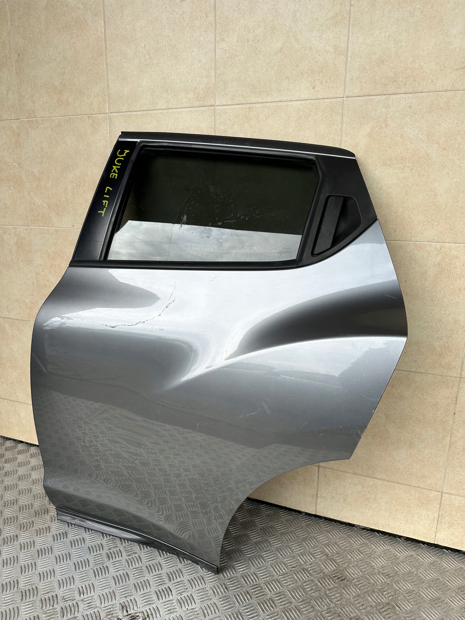 DOOR LEFT COMPLETE NISSAN JUKE LIFT