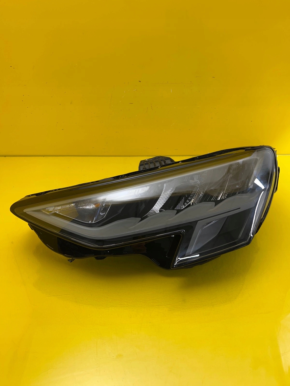 light left Audi A3 8Y Full Led 8Y0941011