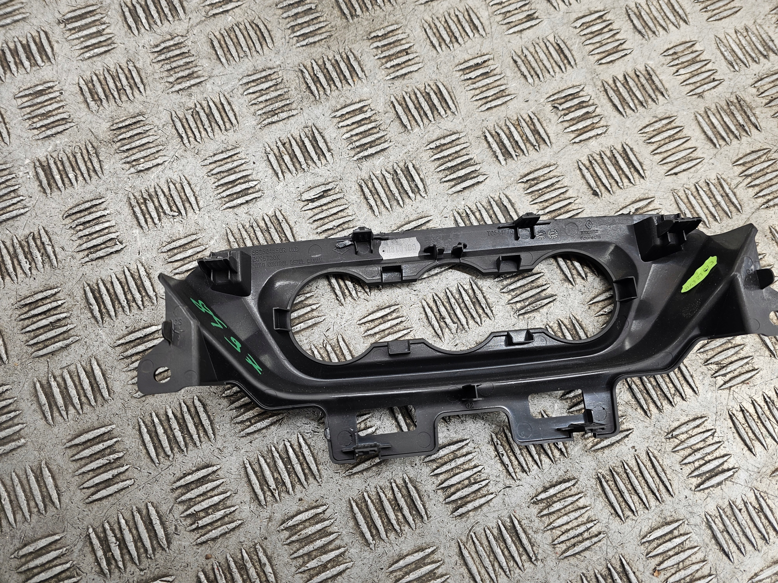 Châssis PANELU Bouches buses RENAULT TRAFIC IV 682604550R
