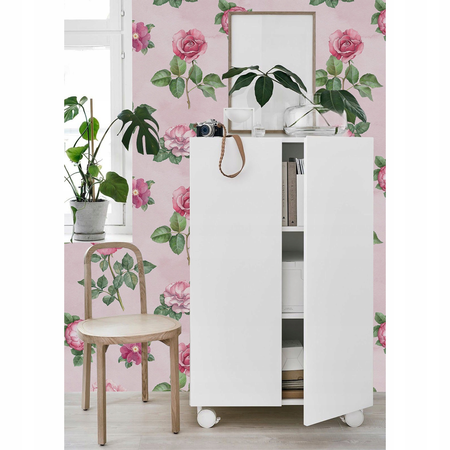 

Fototapeta na ścianę Róże na różowym tle 416x254cm