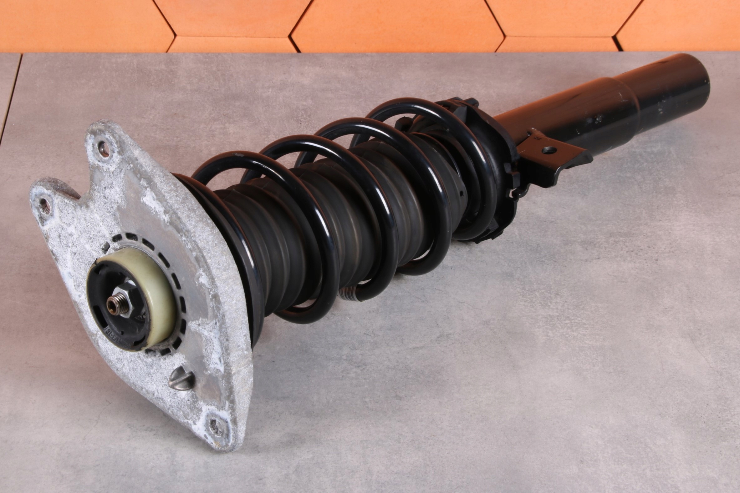 BMW i3 I01 LCI shock absorber right front front 6887106 15236 km !!!