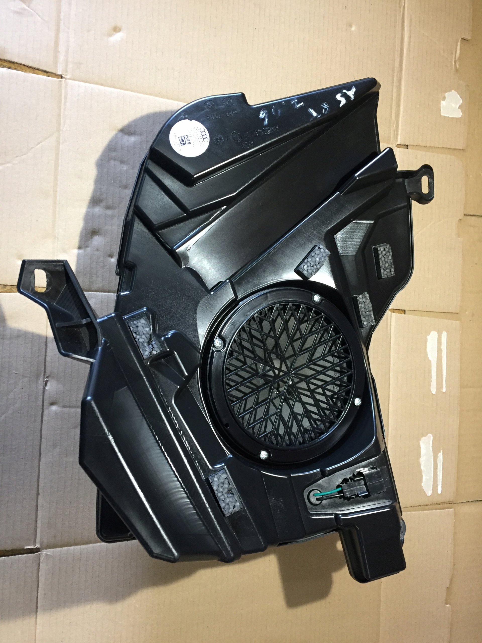 AUDI A5 8T CARBIO speaker SUBWOOFER 8F0035382