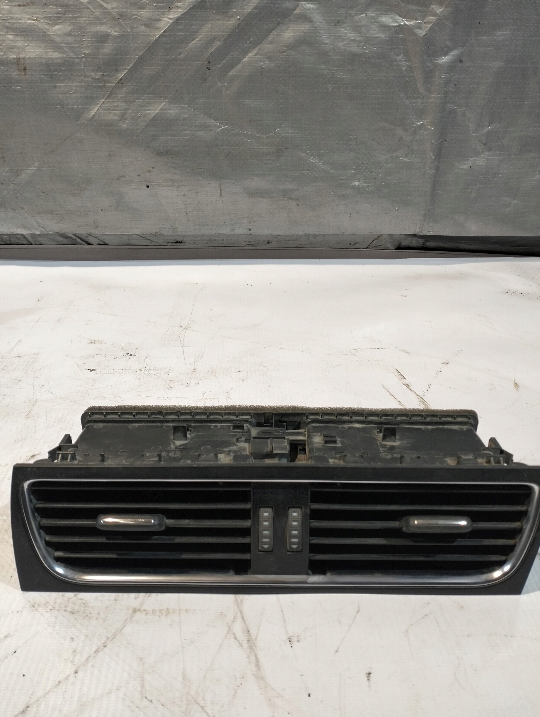 grid air conditioning devices central Audi A4 B8 8T2820951B