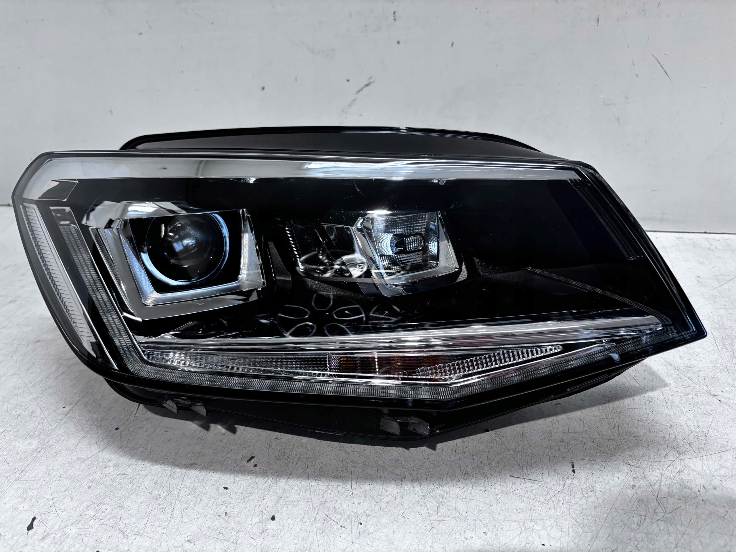 LAMPA PRZEDNIA PRAWA BI XENON LED WV CADDY LIFT 2K1941040A