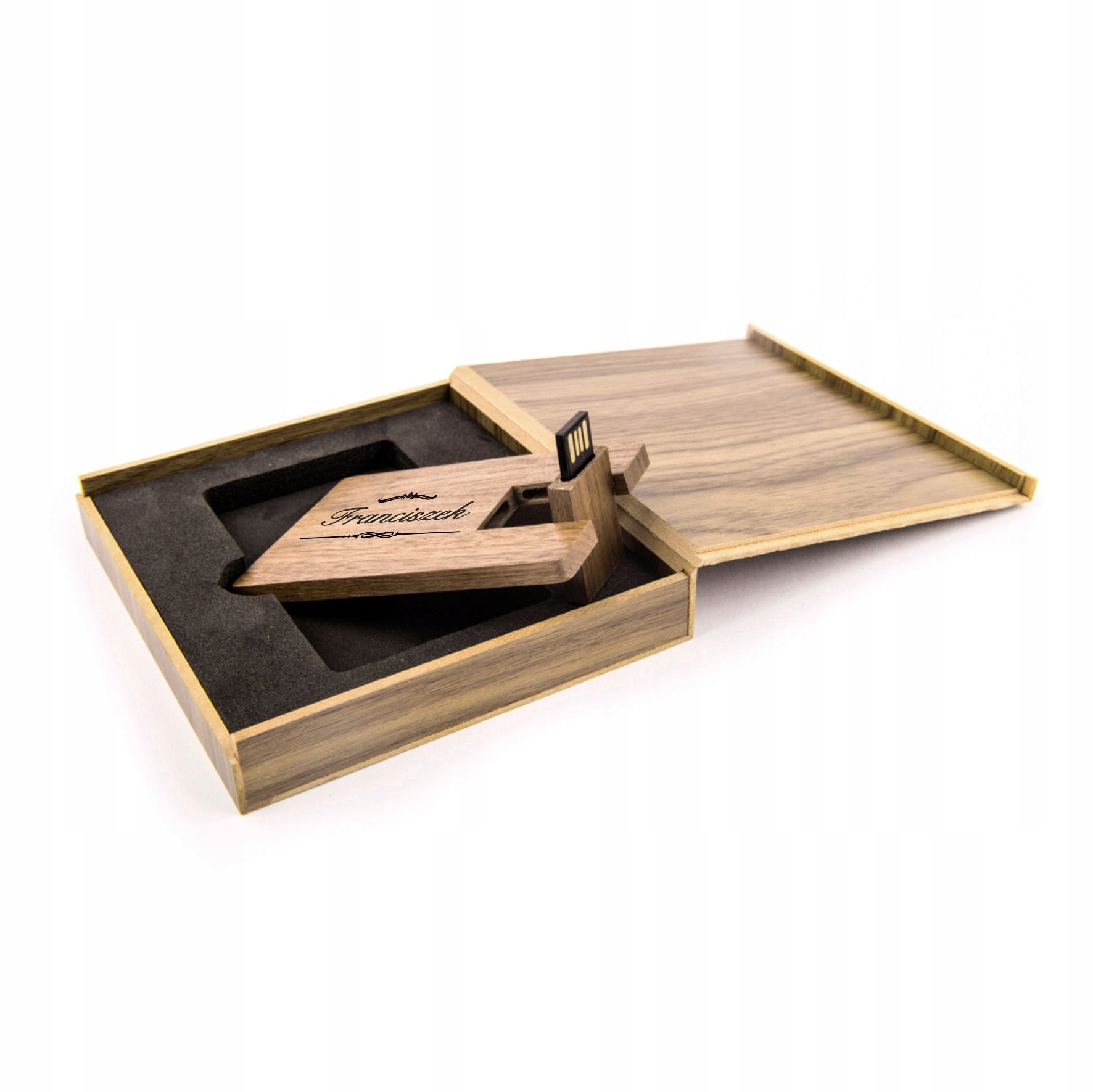 Pendrive 8 Gb Usb 2.0 Karta drewniana Orzech Pudełko Grawer Z Imieniem