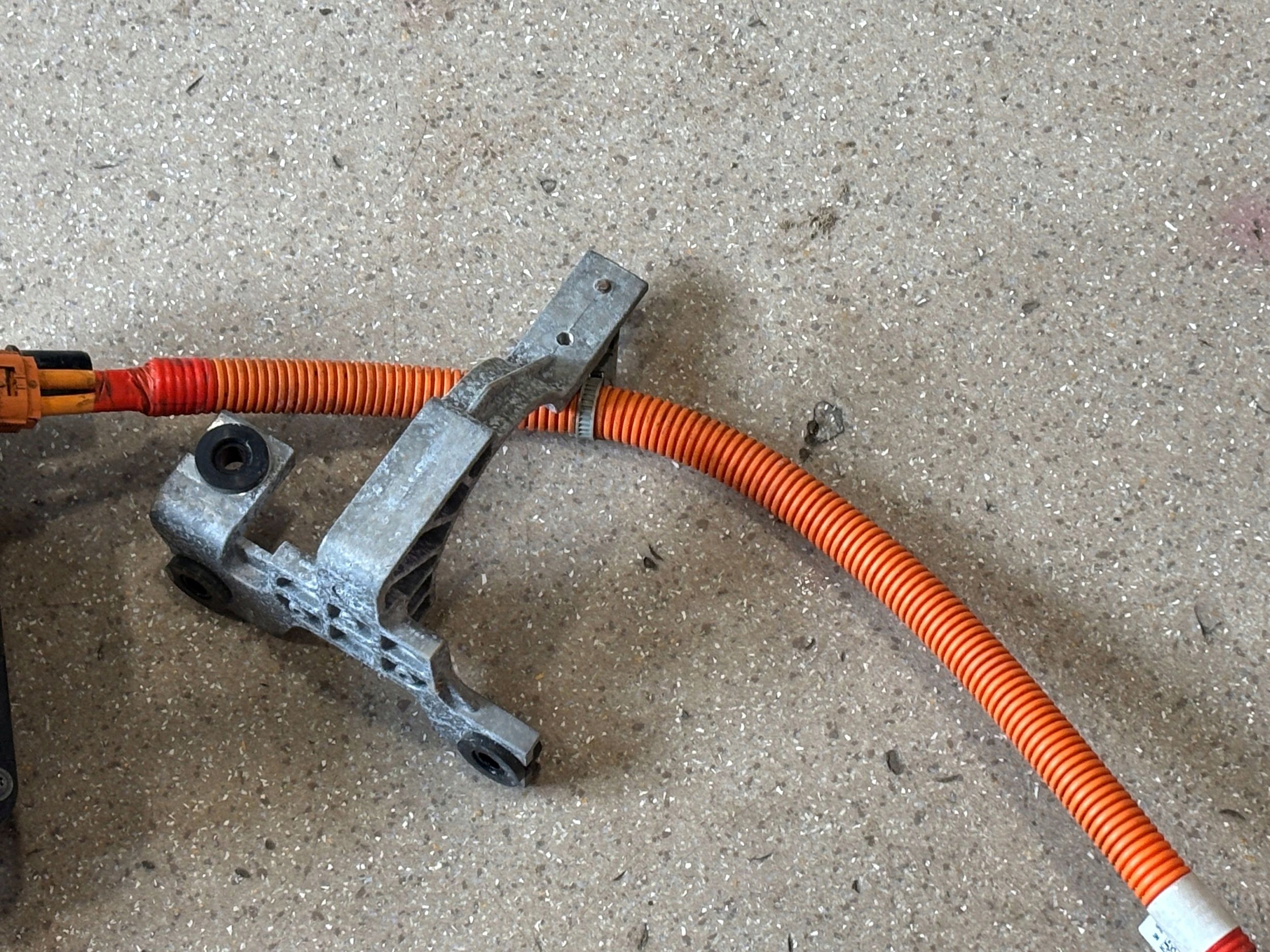 вентилятор Hyundai IONIQ 5 375W2GI100