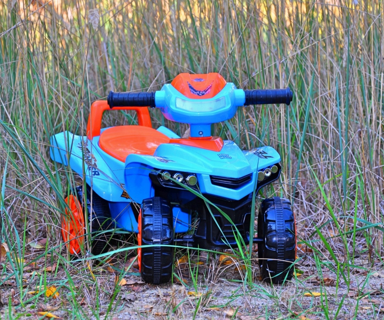 Pojazd Monster Pomarańczowy Quad Auto Jeździk Rodzaj bujaki