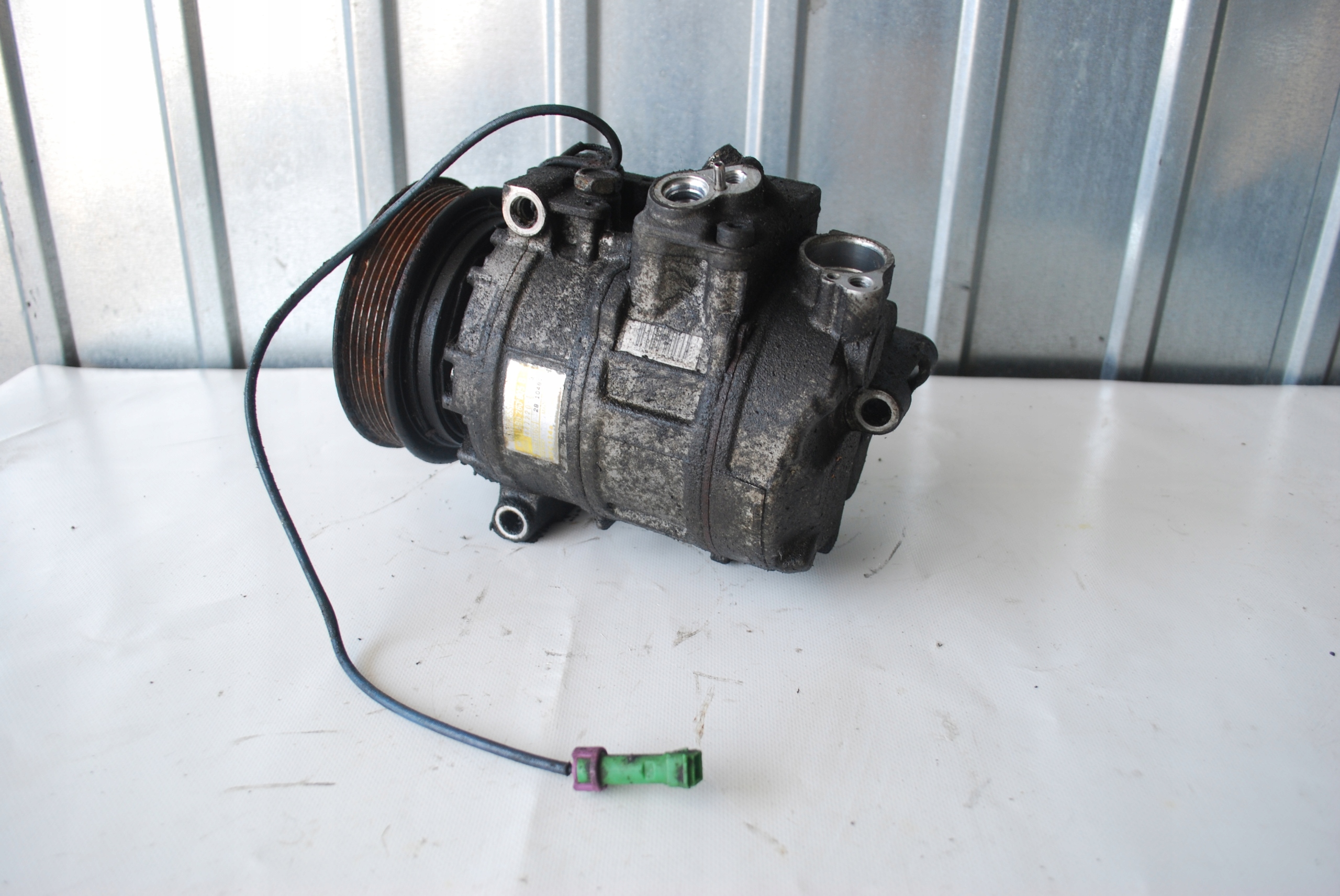 KOMPRESOR KLIMATYZACJI AUDI A6 C5 2.5 4B0260805B