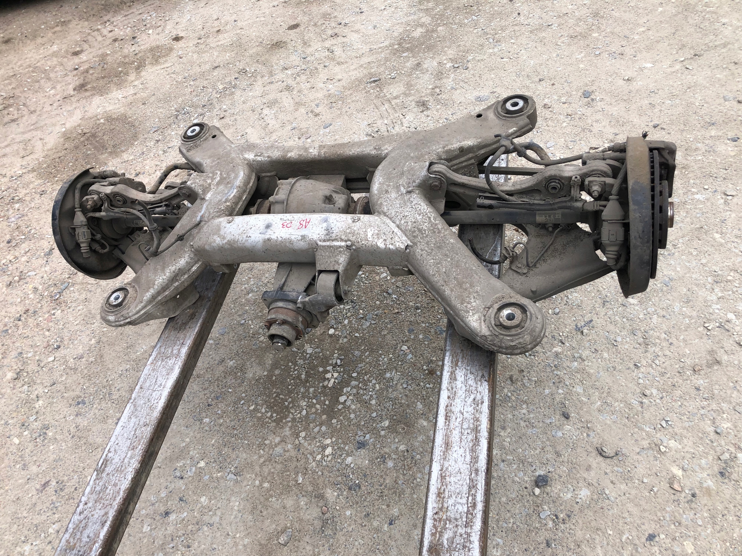 AUDI A8 D3 3.0 DYFER BELKA ZAWIESZENIE TYŁ