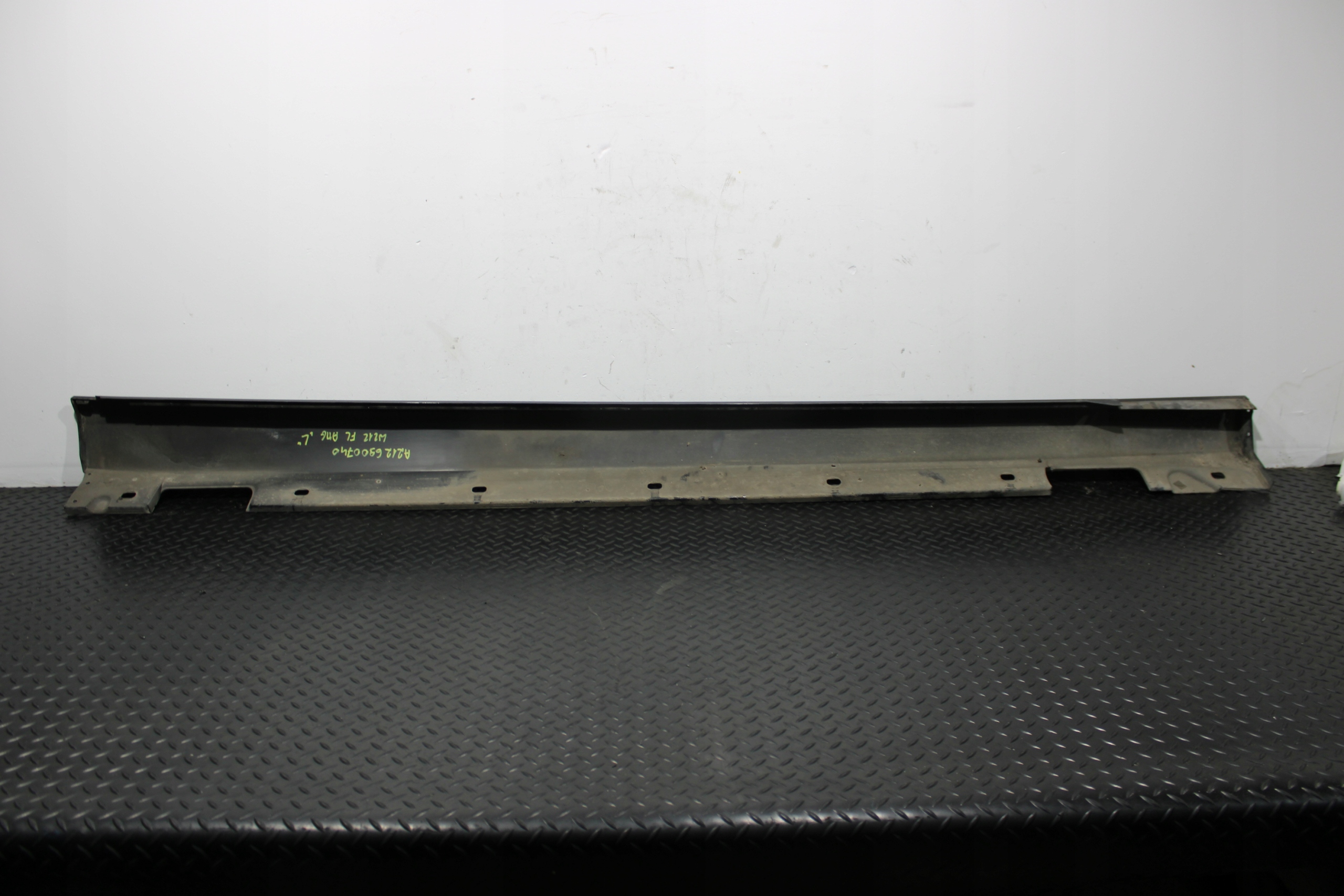 cap threshold threshold left MERCEDES E-KLASA W212 LIFT A2126900740