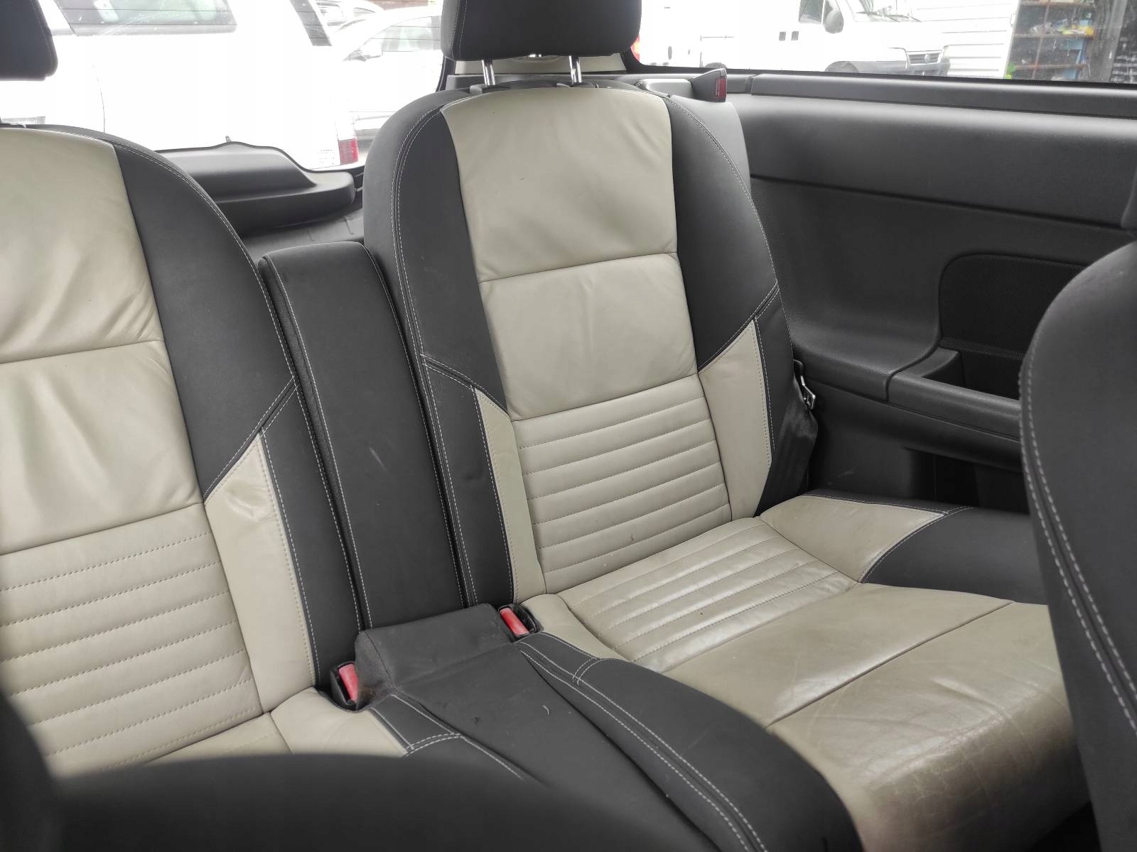 seats KOMPLET left right seat rear part + side VOLVO C30 RDESIGN JASNE
