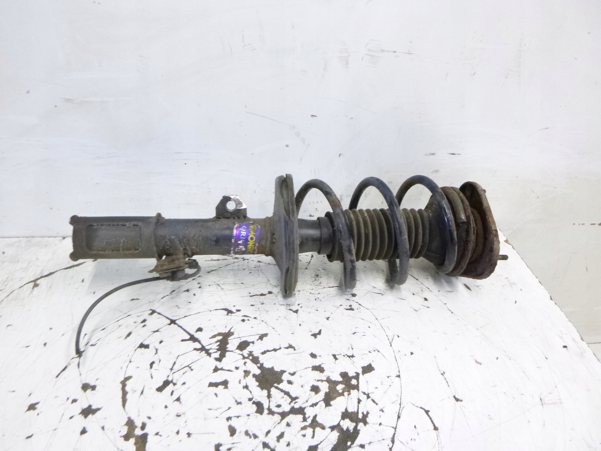 shock absorber front left Toyota Corolla Verso 2.0 d 2003r.