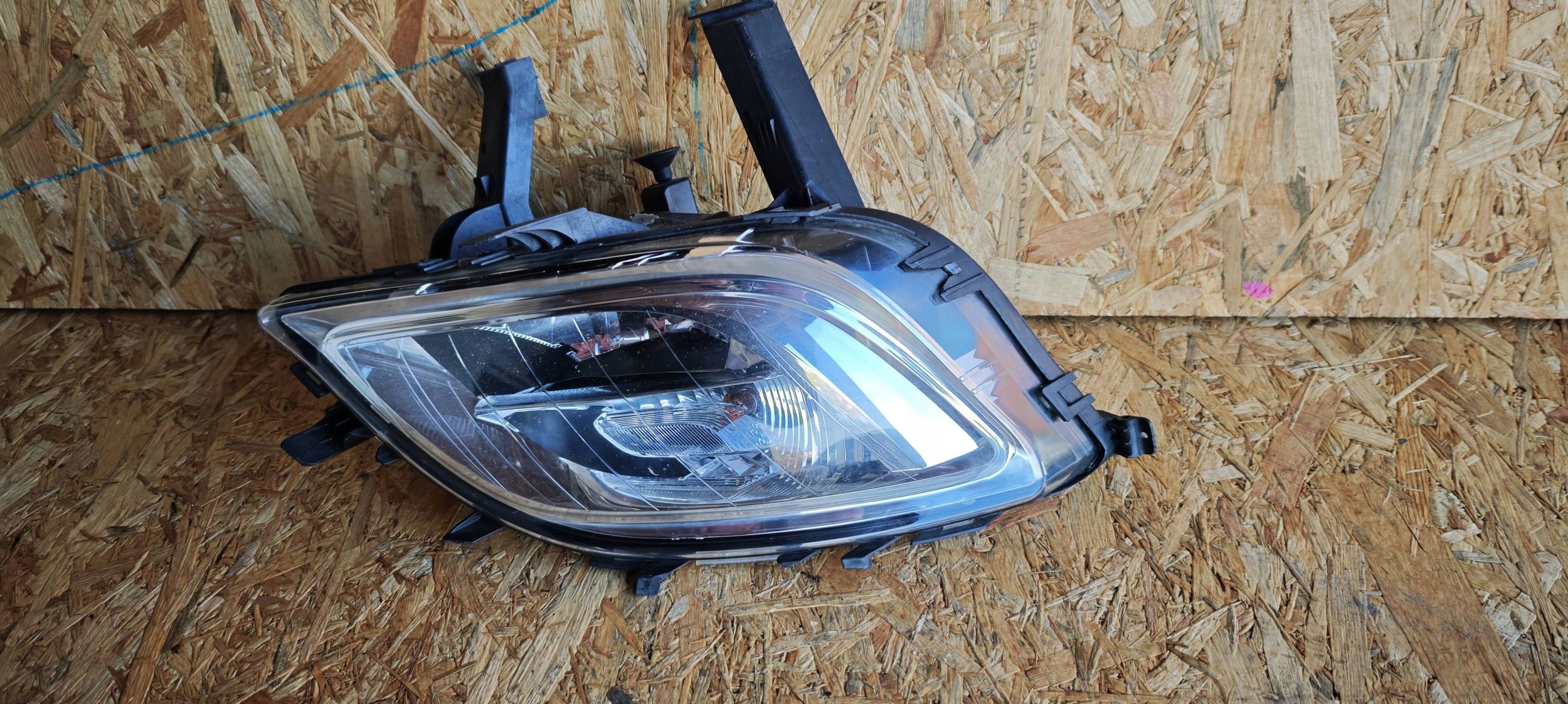 Reflektor front side right Opel Astra J 68011150
