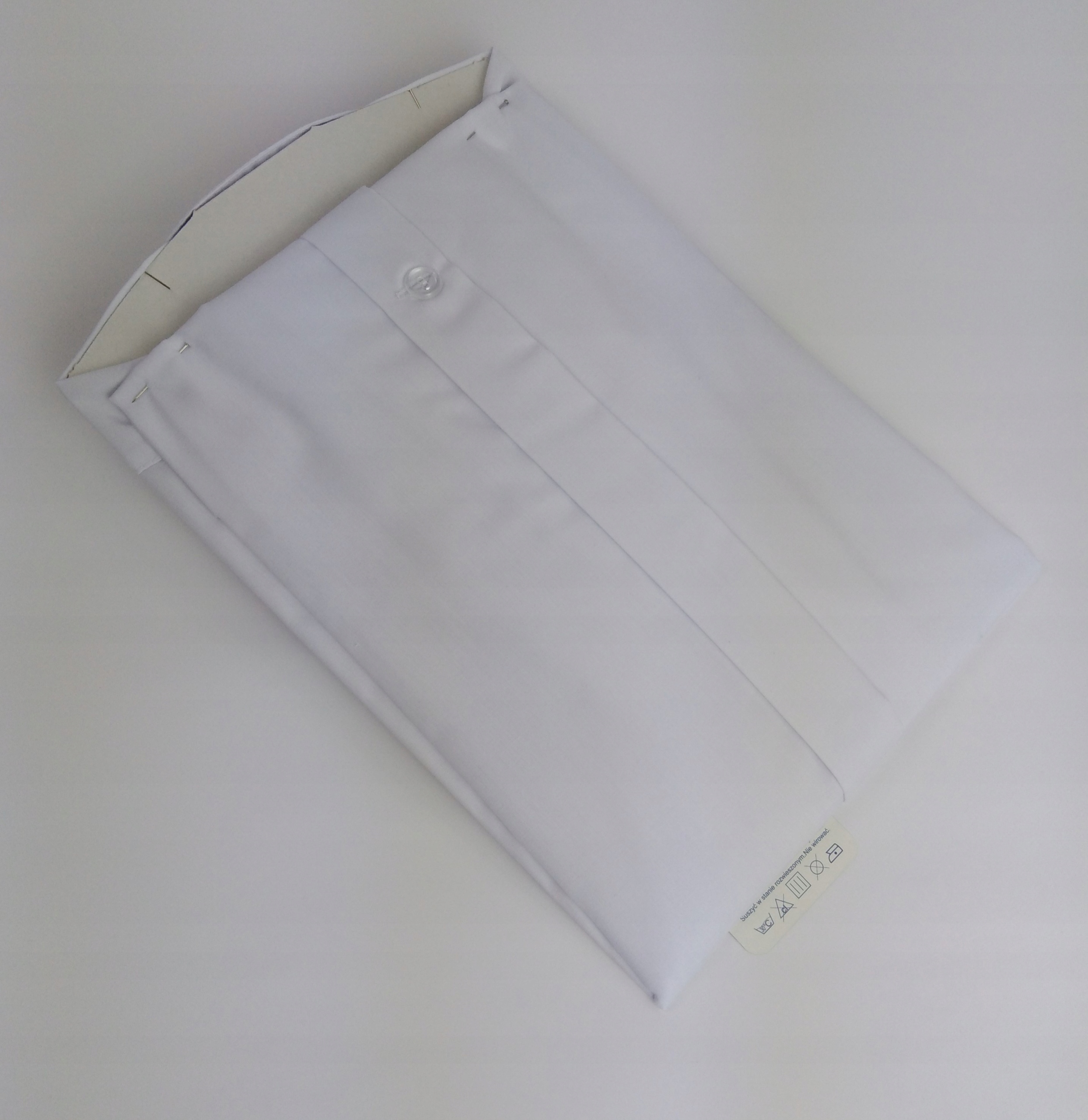 KOSZULA CHŁOPIĘCA BIAŁA ZAKRYTE GUZIKI 34/152 Rękaw długi rękaw