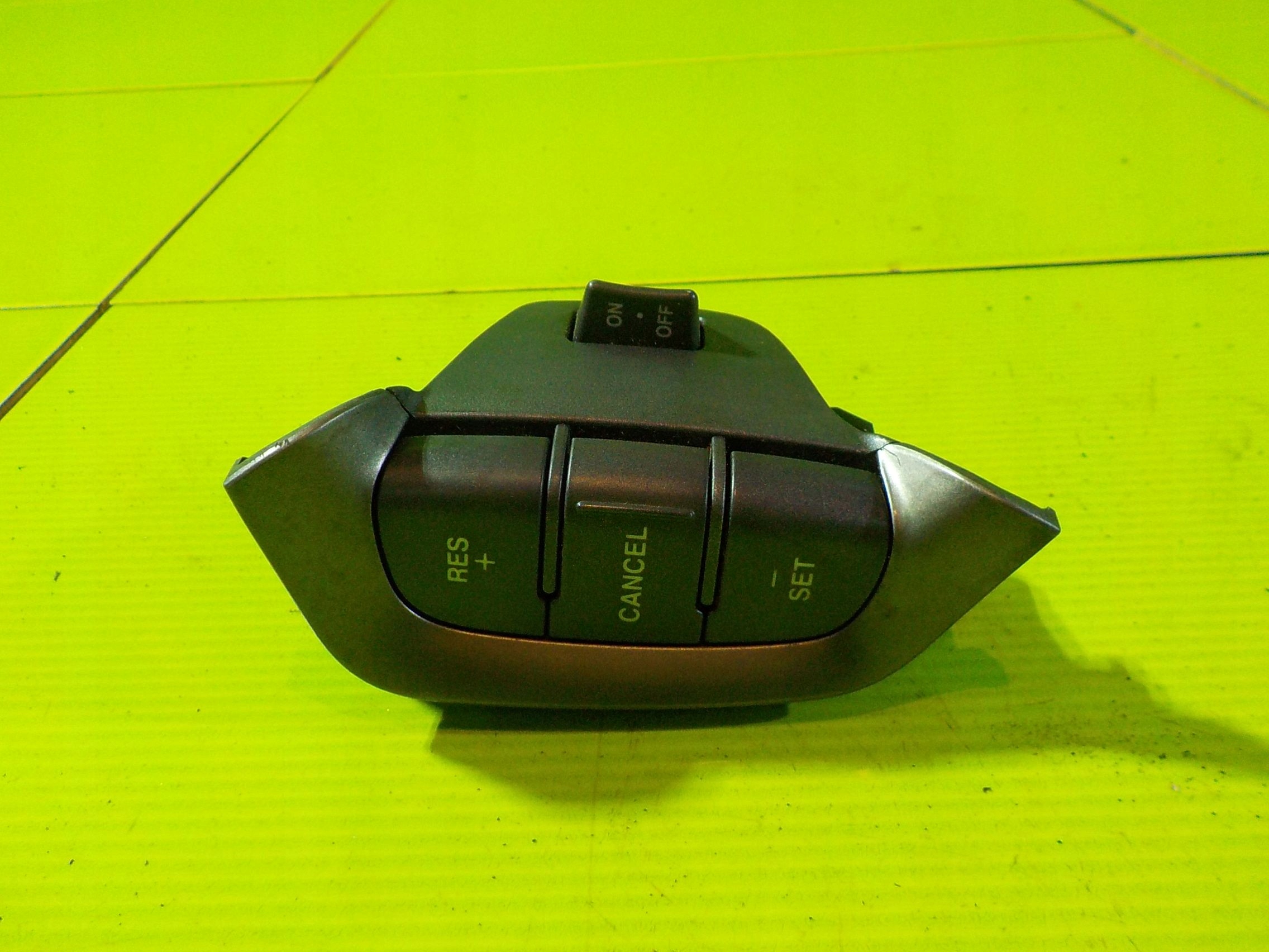 KIA MAGENTIS II LIFT 09r przelacznik kierownicy