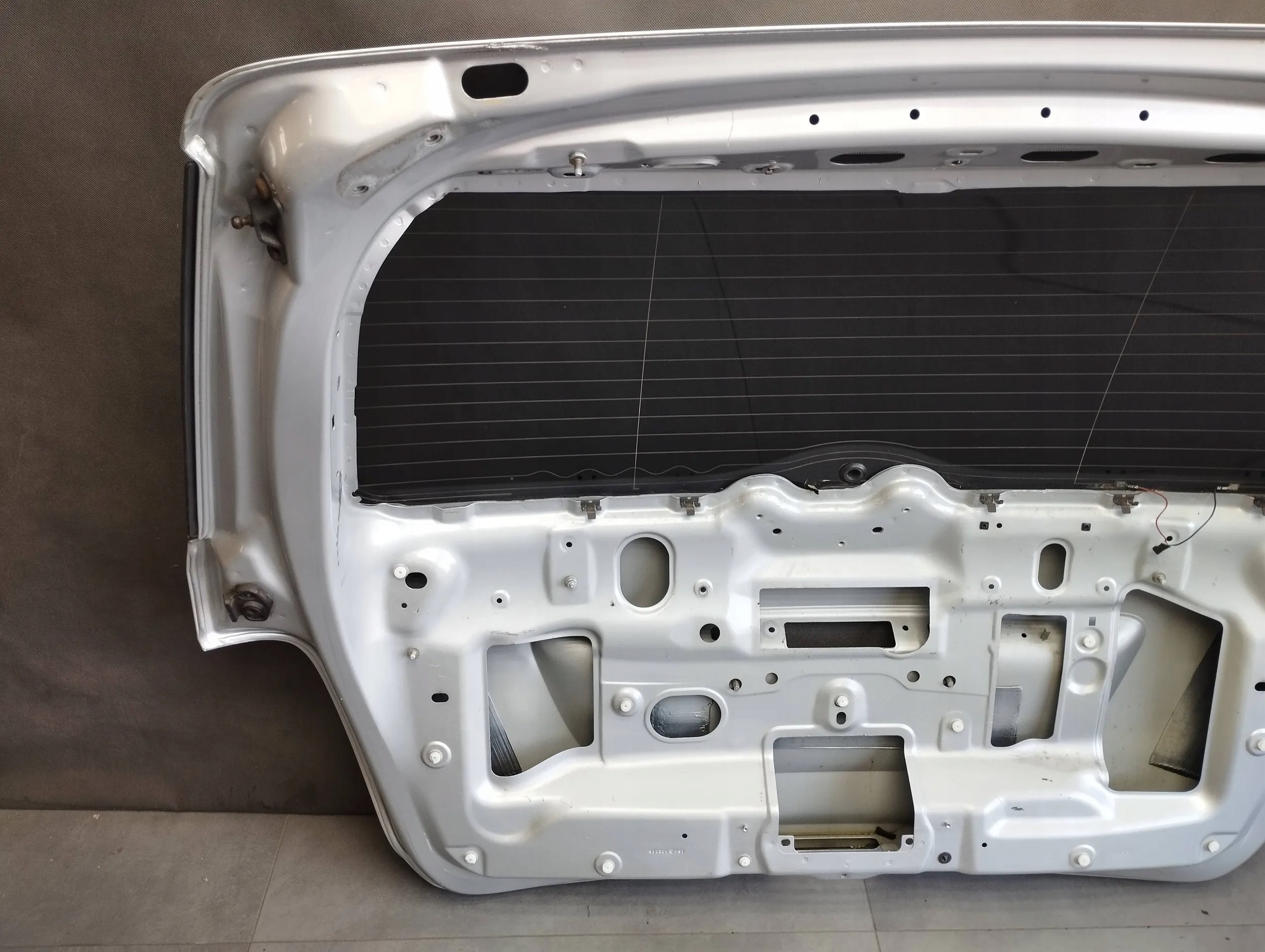 Mercedes ML W164 boot door window 775