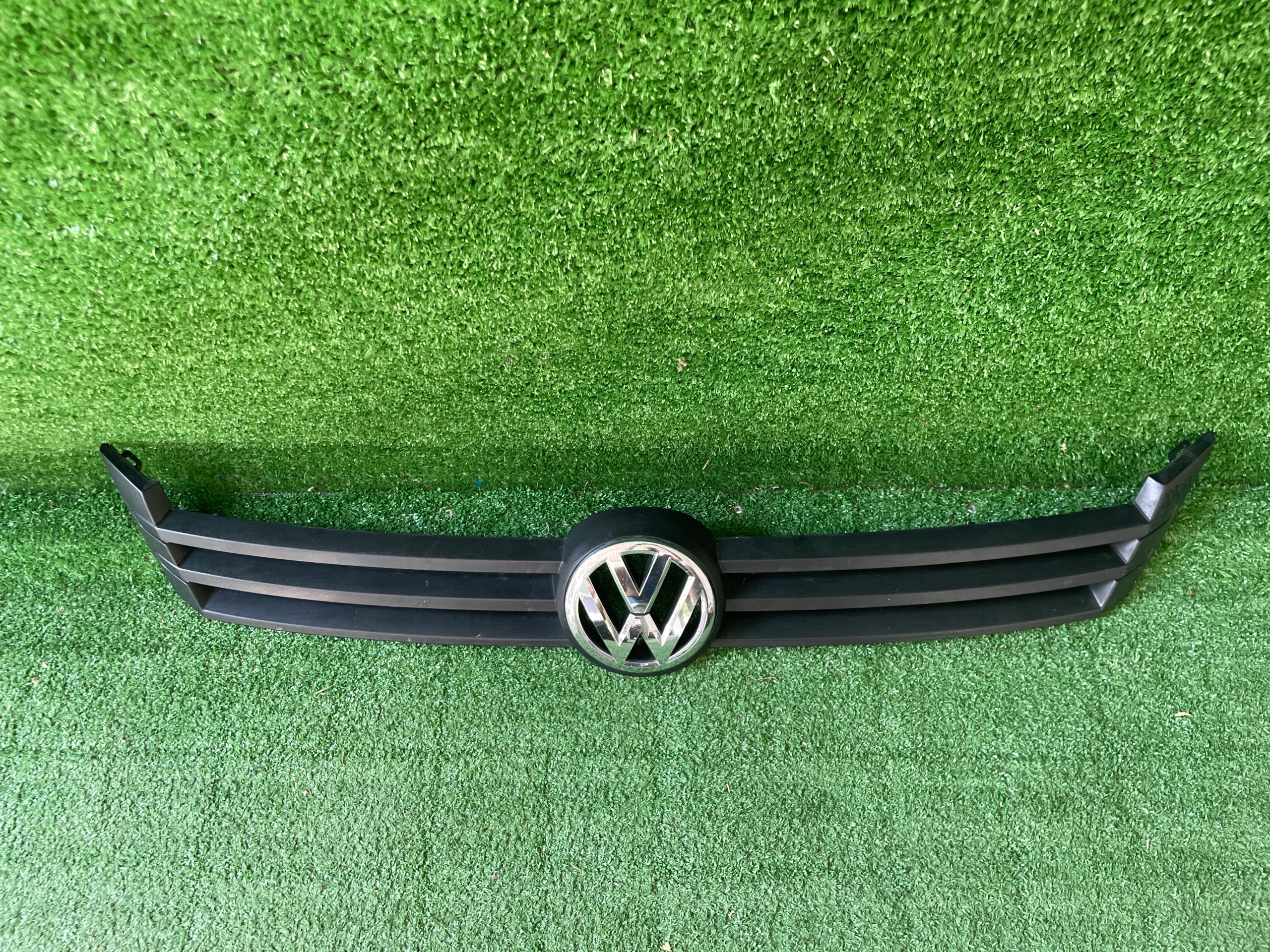 VW TOURAN II grille radiator grill front 1T0853601E
