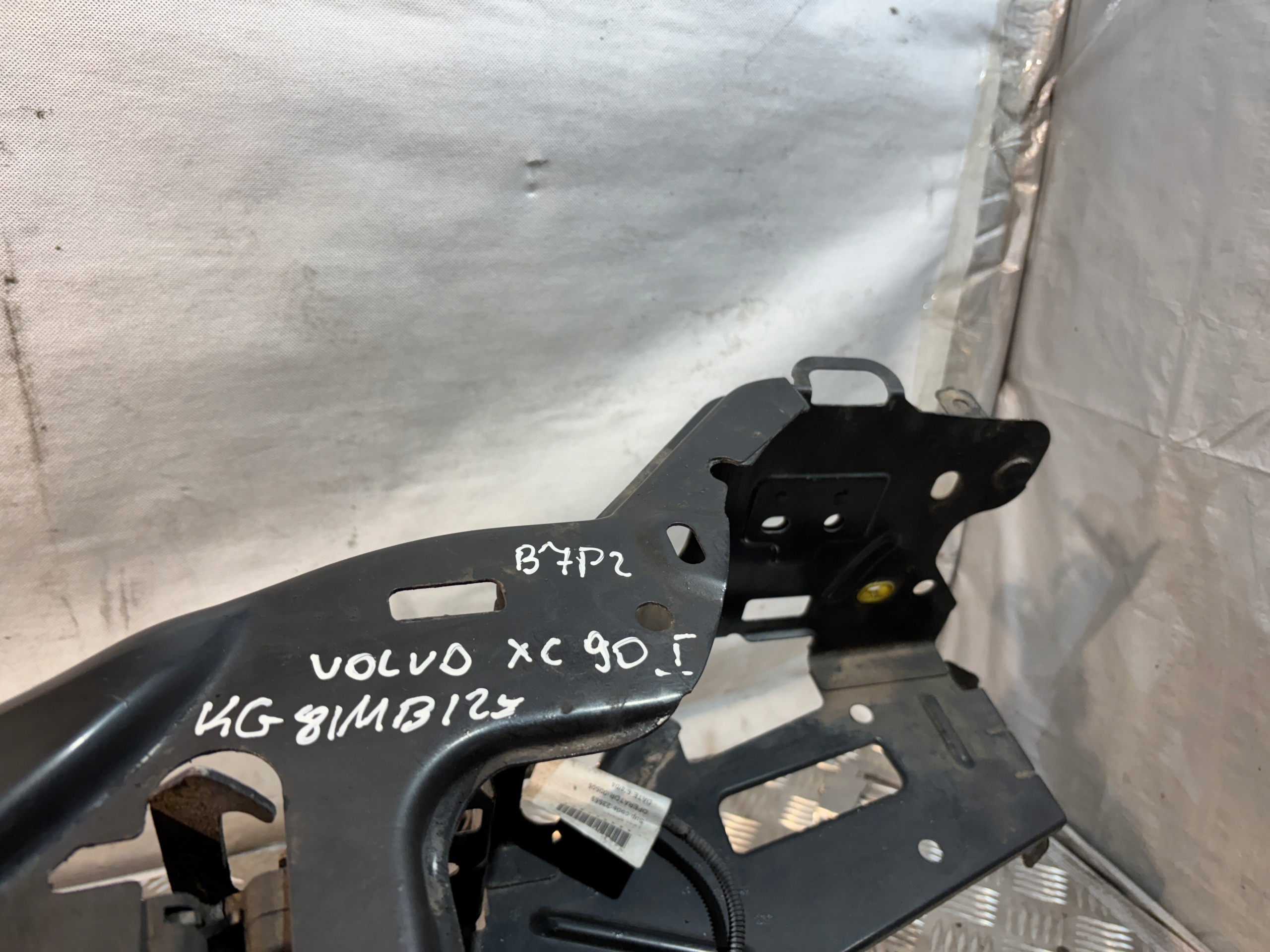 support panel for radiators pillar Volvo XC90 and 1 2,4D