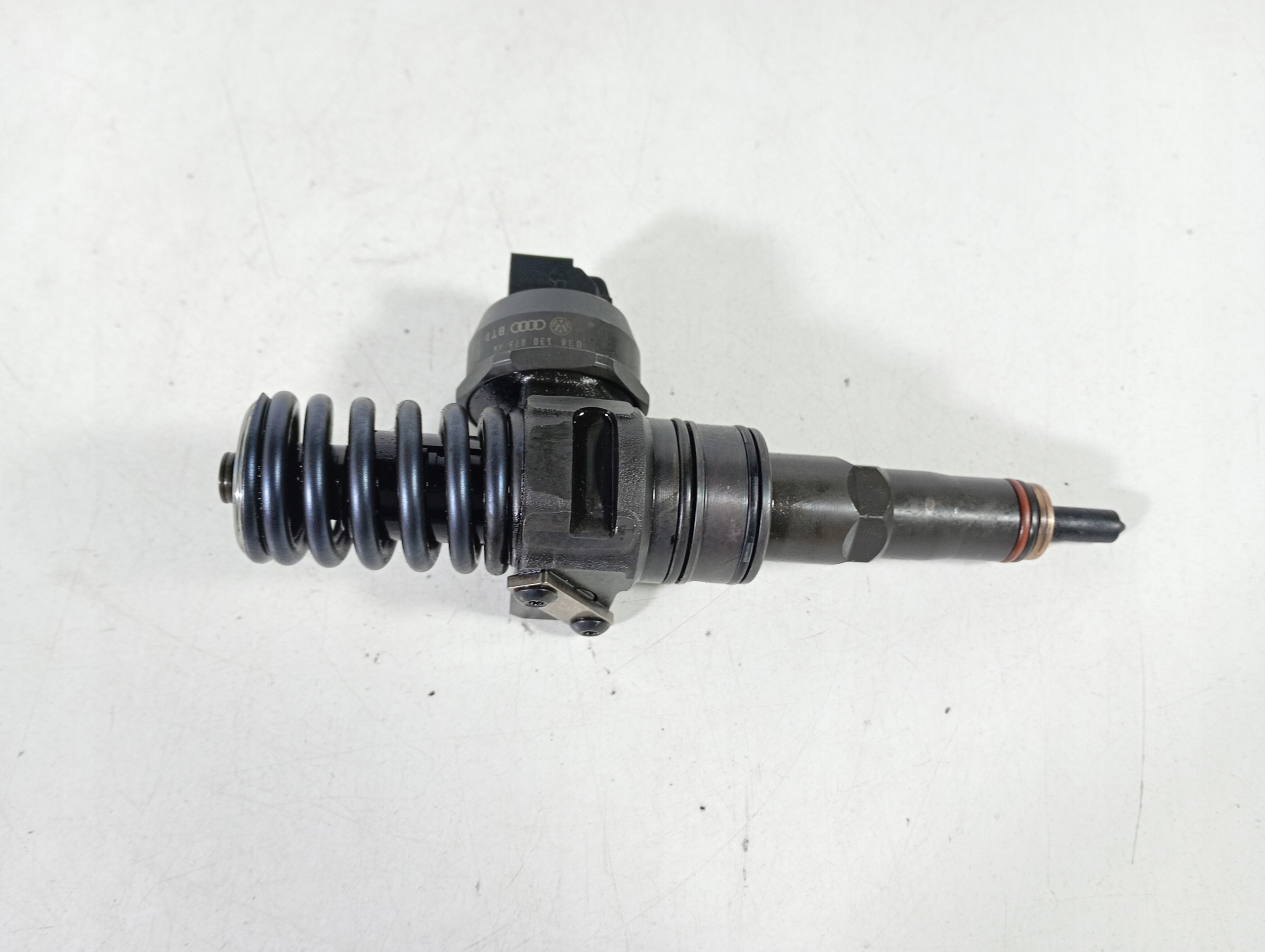 VW AUDI Einspritzdüse OE 038130073AG