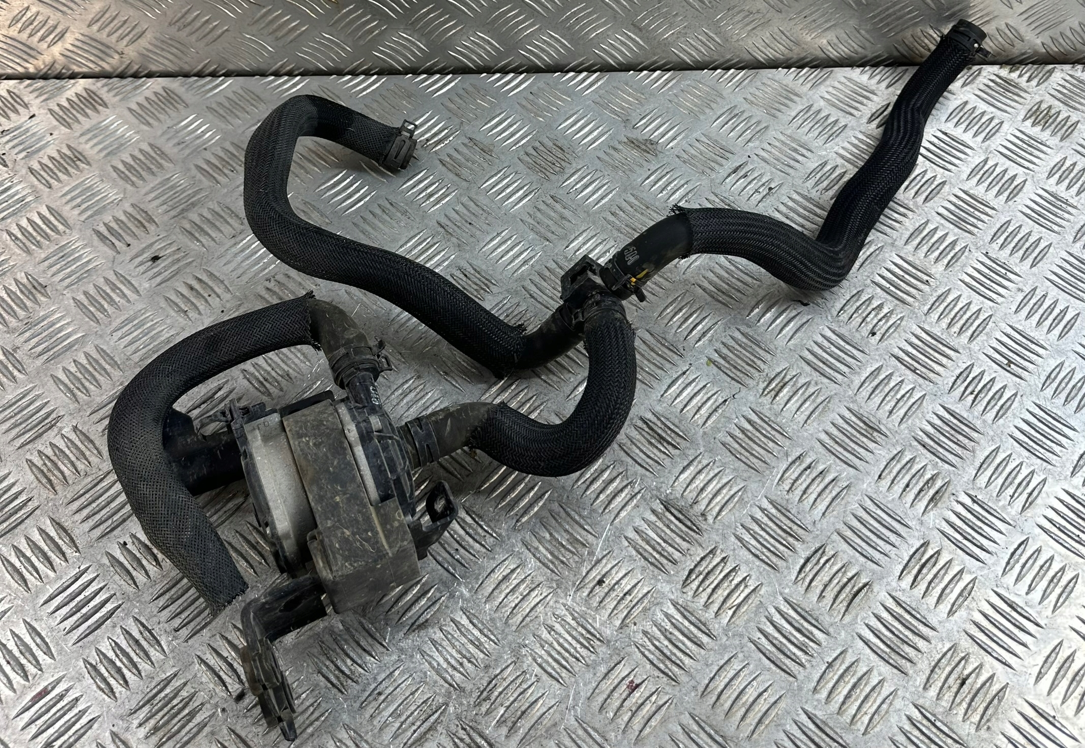 RENAULT MEGANE 5 V E-TECH pumpa cirkulacije vode 21581-5MP1A
