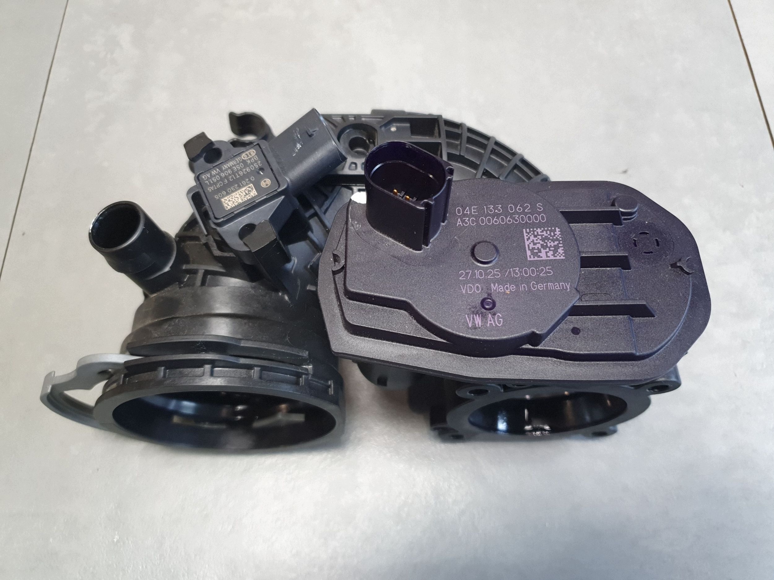 Audi A3 8Y throttle flap valve 04E133062S