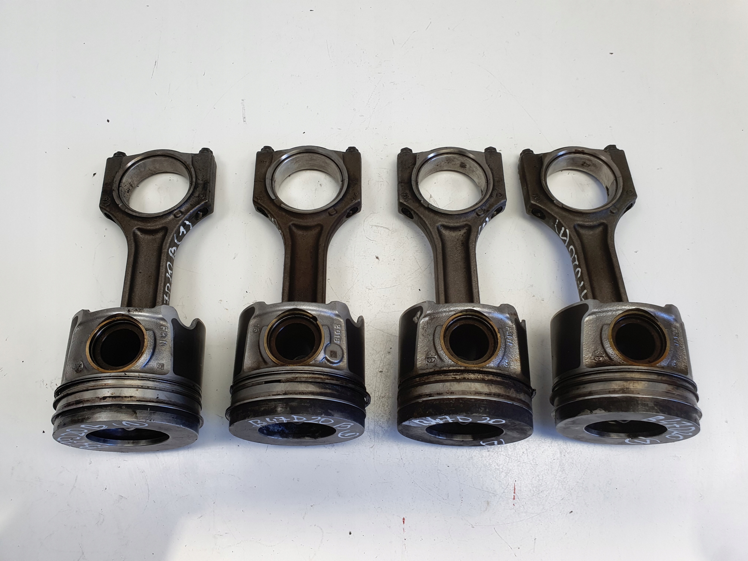 BMW F10 F11 F30 2.0 D TŁOK korbowód B47D20 Producent części BMW OE