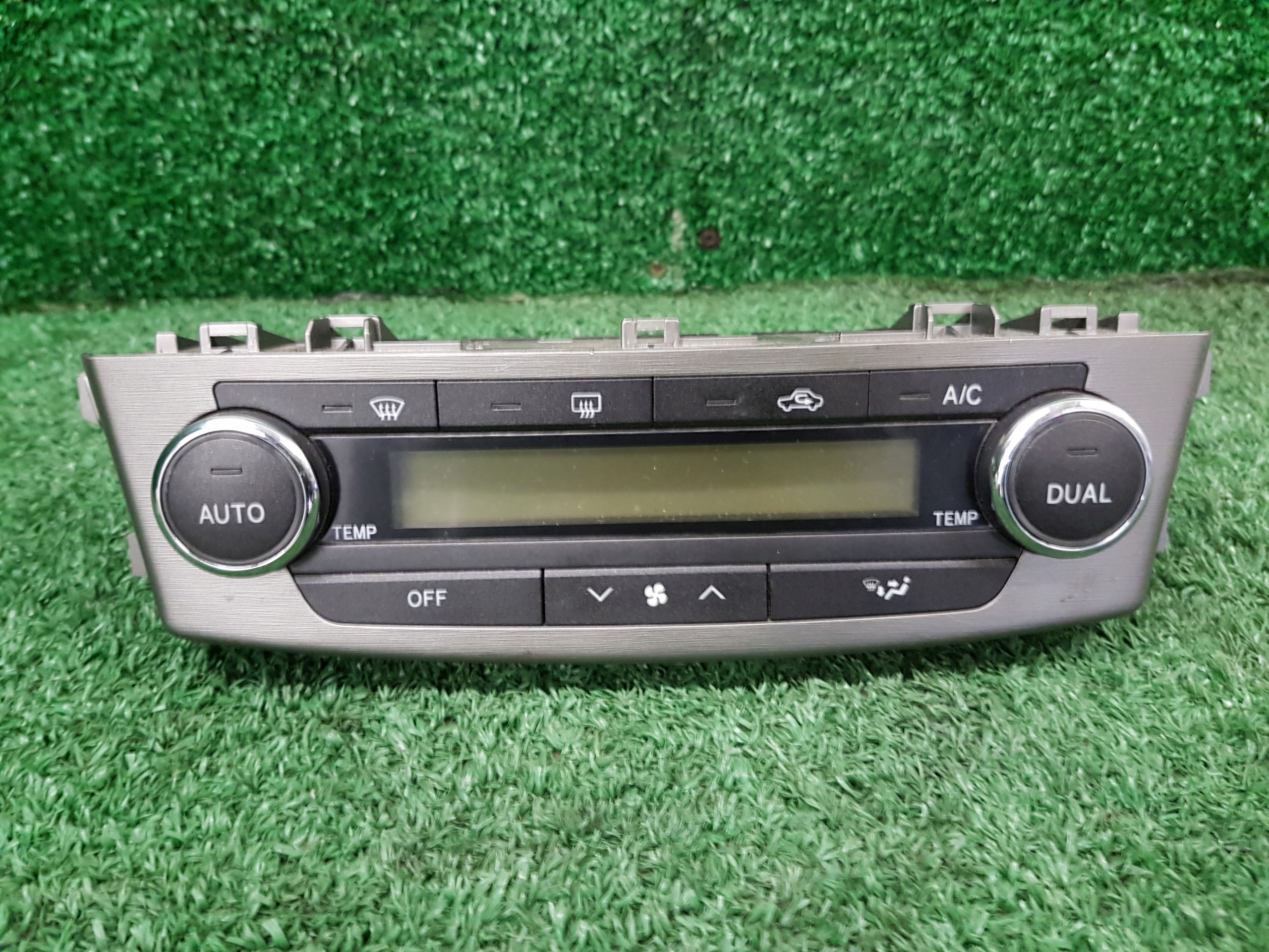 control panel air conditioning devices TOYOTA AVENSIS T27 55900-05460