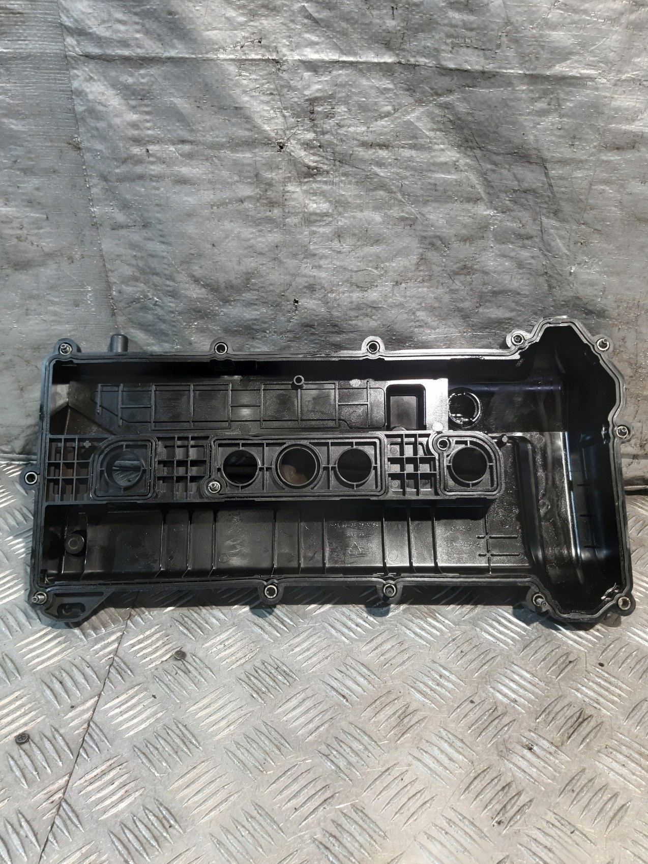 Mazda Tribute 2.3B Abdeckung der Ventile 4S4G-6K272-CB