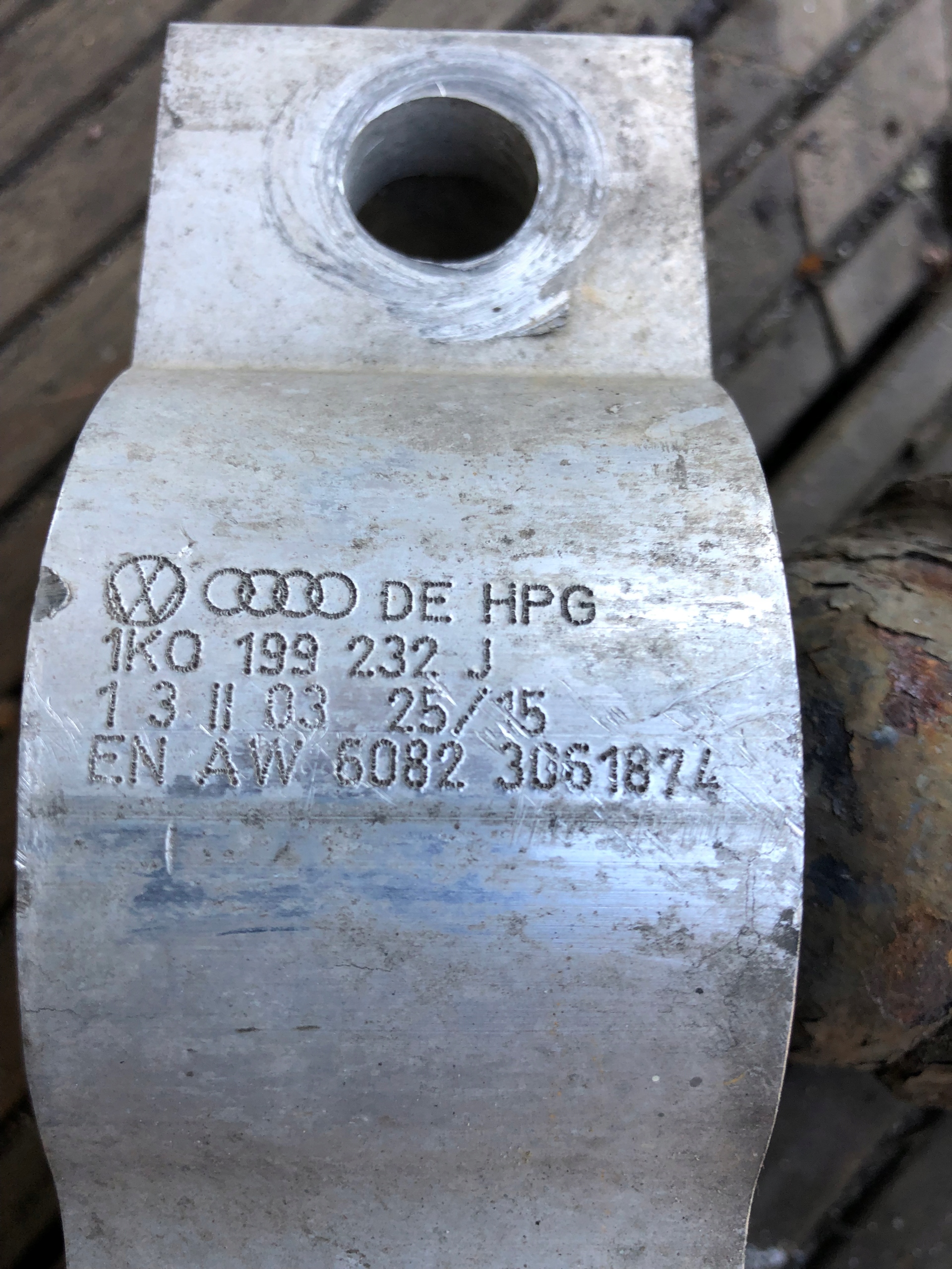 arm right front VW SKODA AUDI 1K0407190E