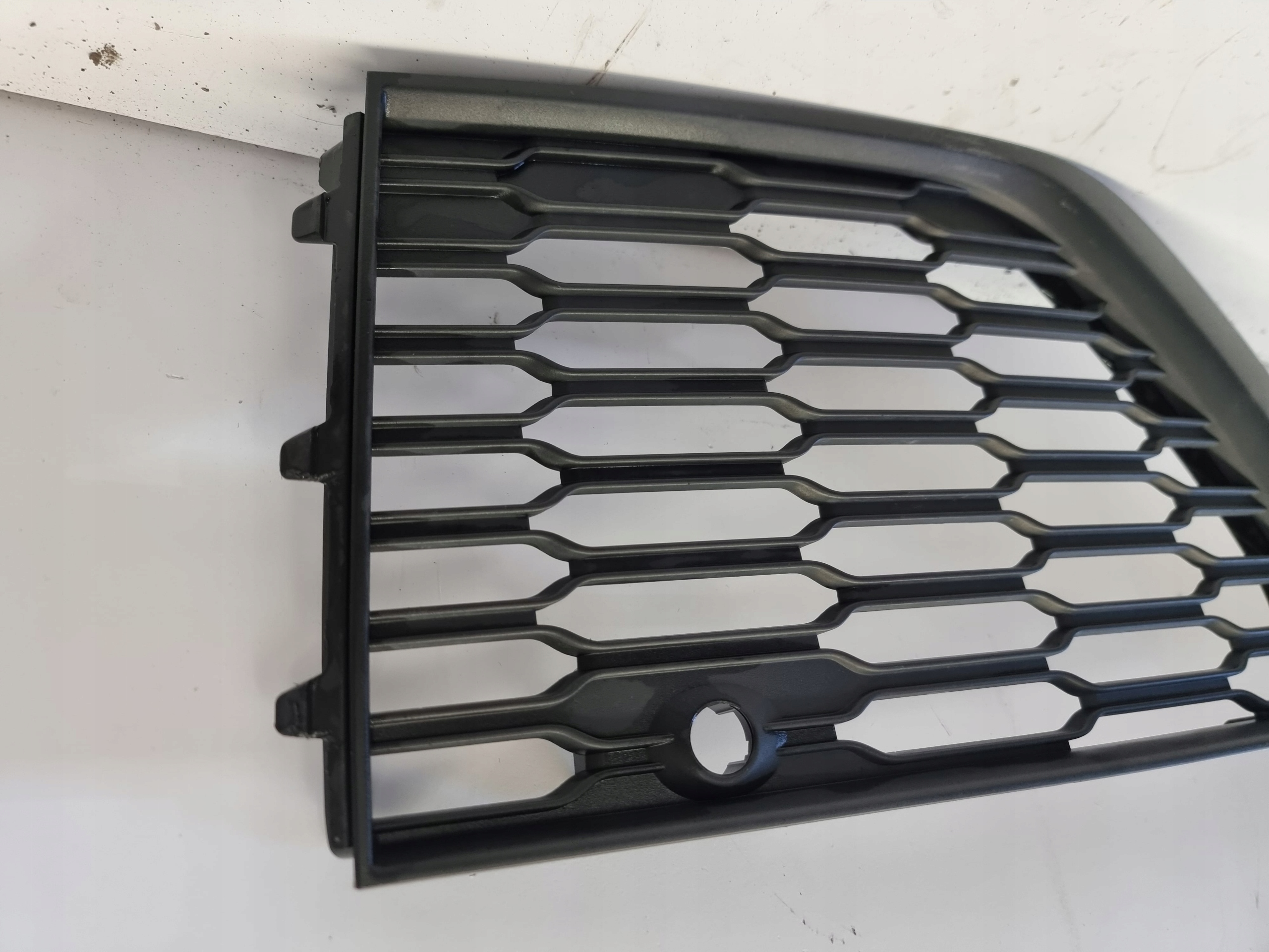 AUDI SQ7 LIFT 4M0 grid of a bumper right front 4M0807682AM
